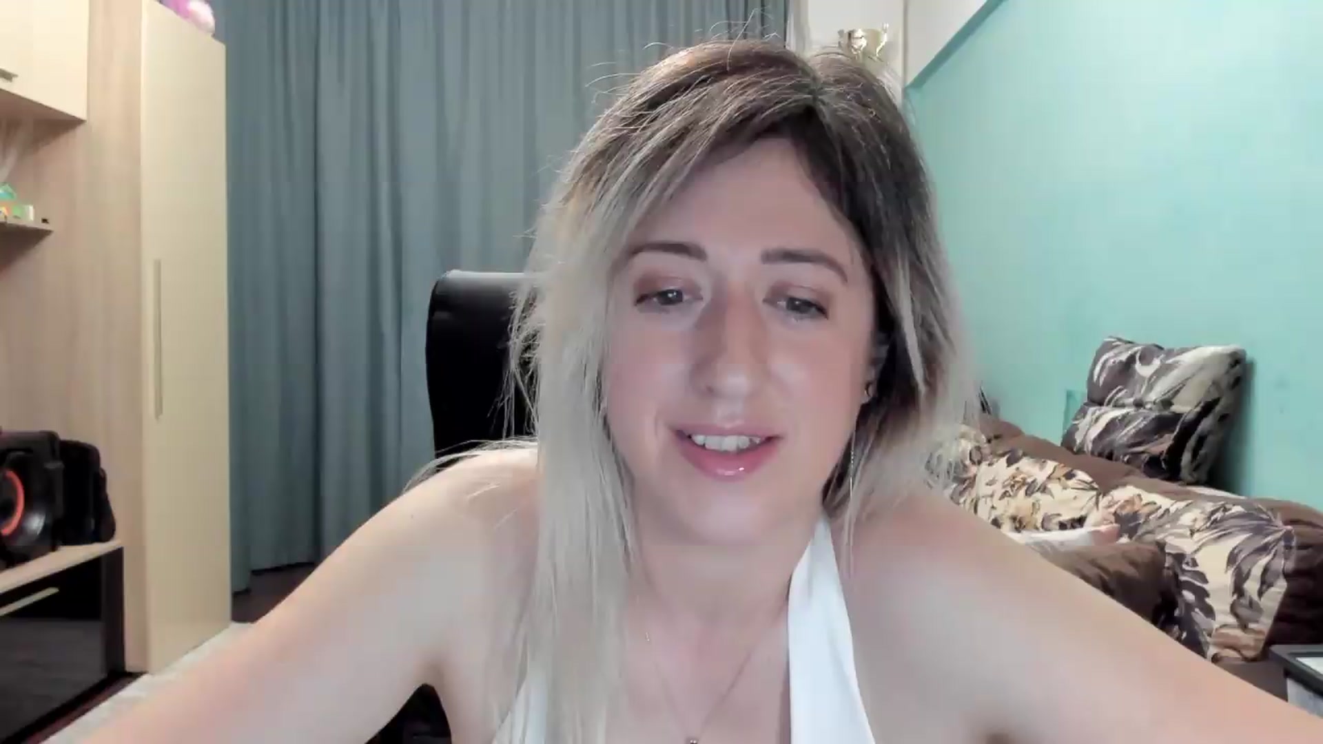 Gallery image thumbnail from SweetDelia_'s myfreecams stream on, 05/27/2026, 24:15 image 8 of 20