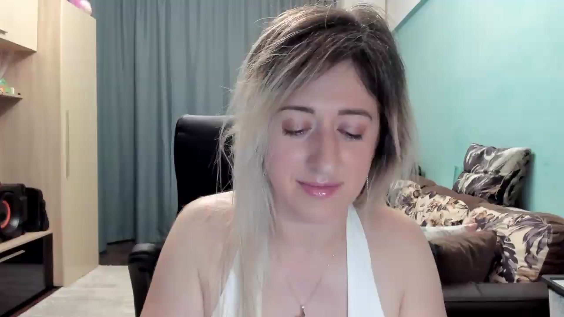 Gallery image thumbnail from SweetDelia_'s myfreecams stream on, 05/27/2026, 24:15 image 7 of 20