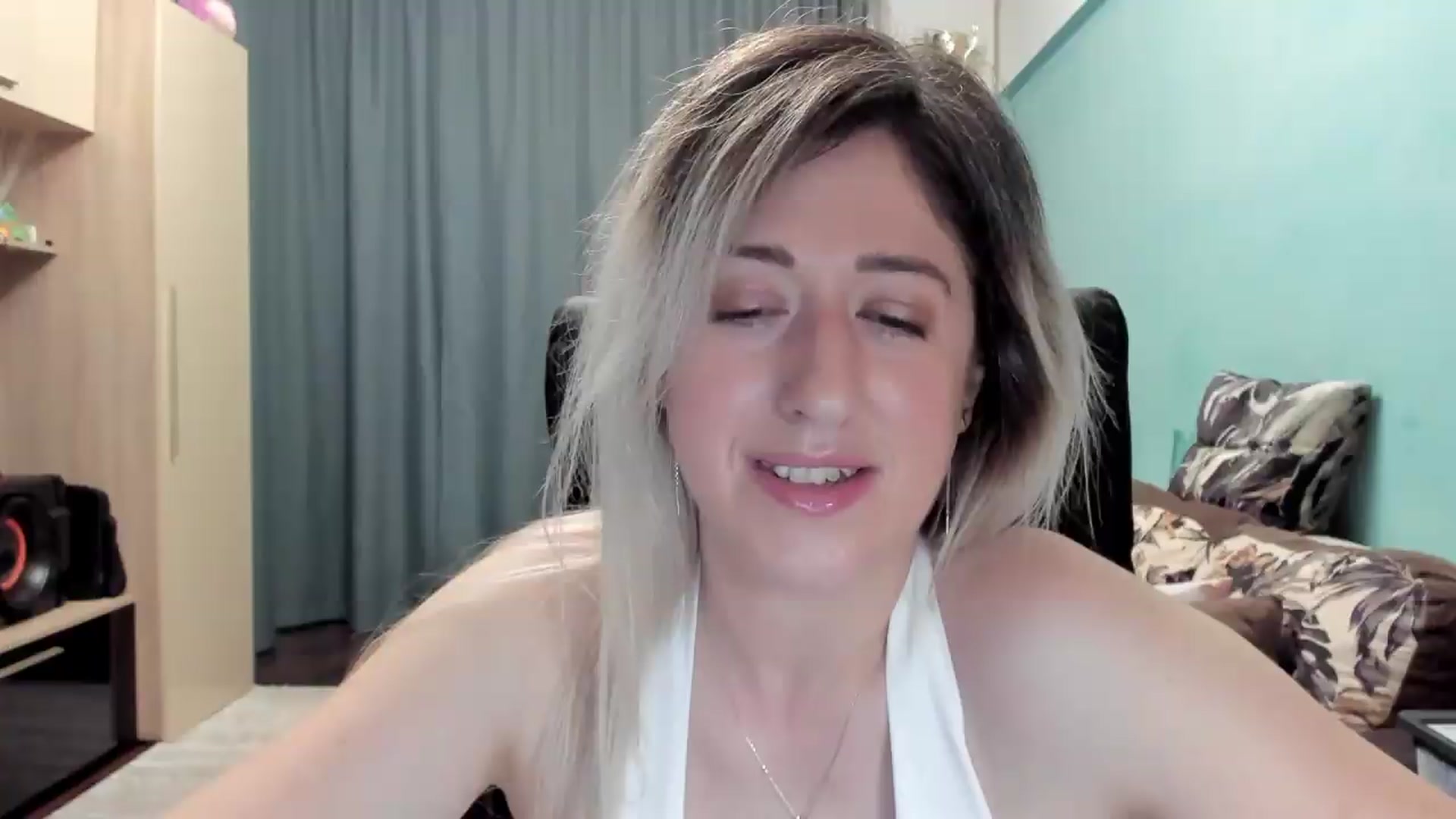 Gallery image thumbnail from SweetDelia_'s myfreecams stream on, 05/27/2026, 24:15 image 17 of 20
