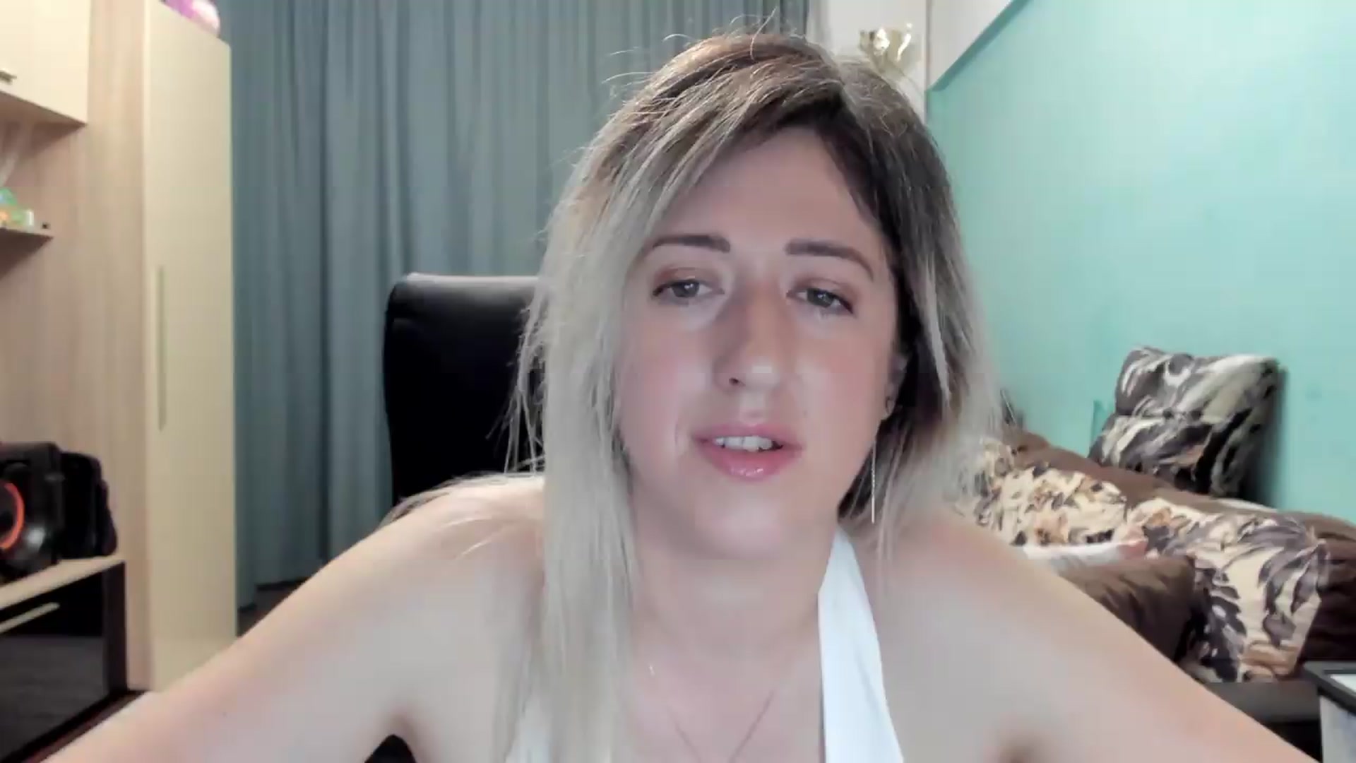 Gallery image thumbnail from SweetDelia_'s myfreecams stream on, 05/27/2026, 24:15 image 13 of 20