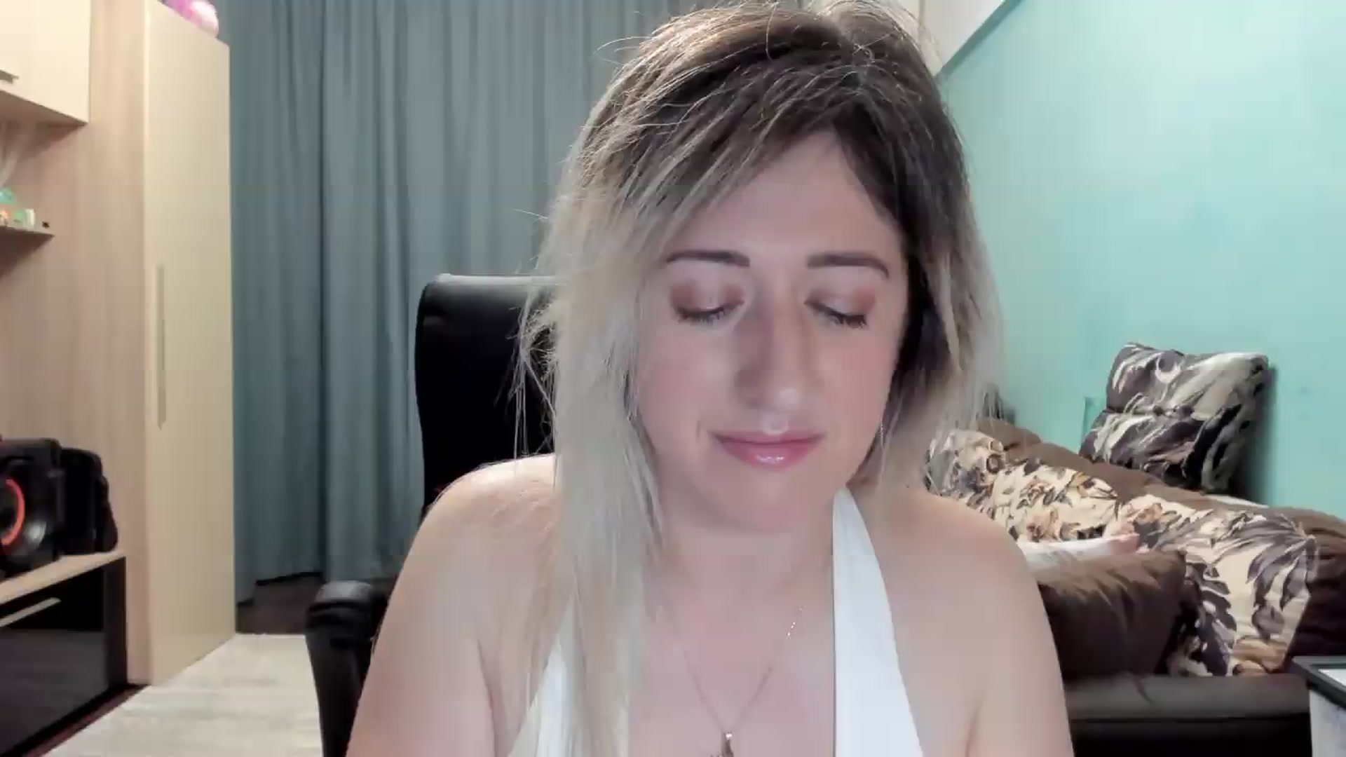 Gallery image thumbnail from SweetDelia_'s myfreecams stream on, 05/27/2026, 24:15 image 6 of 20