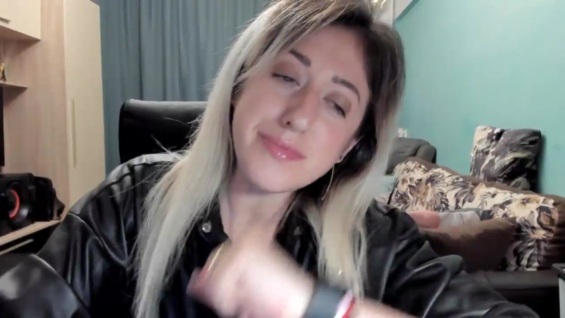 Gallery image thumbnail from SweetDelia_'s myfreecams stream on, 06/20/2026, 24:56 image 19 of 20