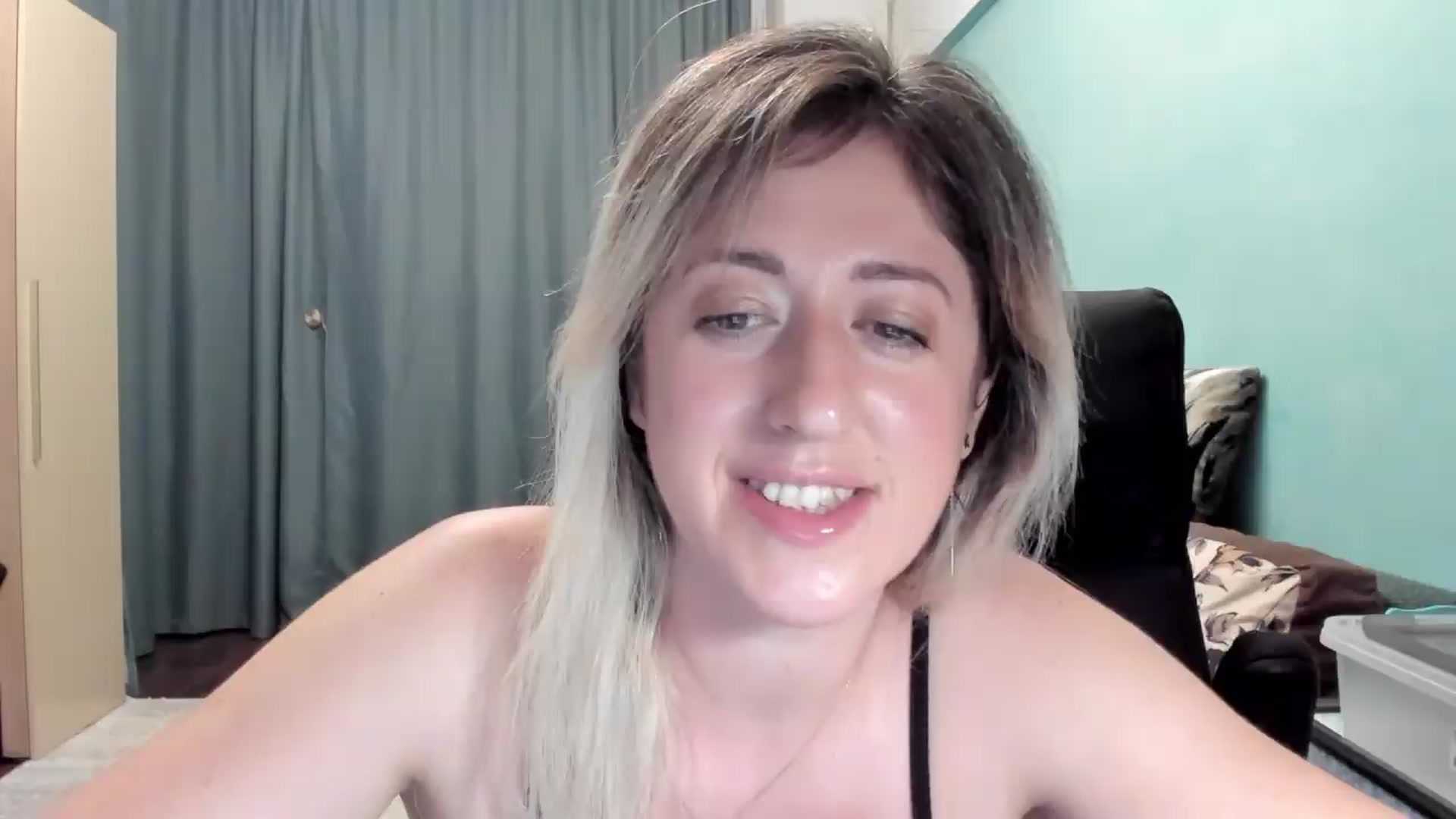 Gallery image thumbnail from SweetDelia_'s myfreecams stream on, 06/21/2026, 01:46 image 17 of 20