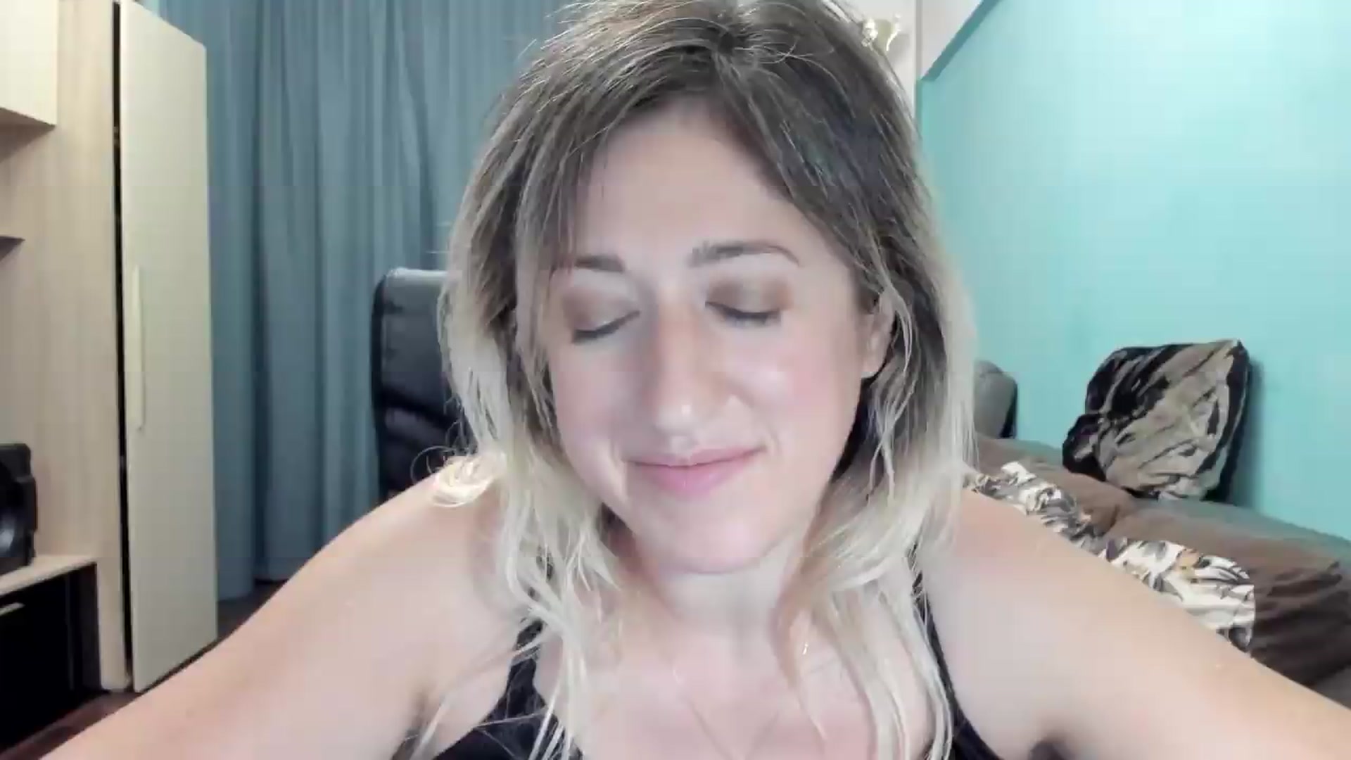 Gallery image thumbnail from SweetDelia_'s myfreecams stream on, 06/27/2026, 01:24 image 17 of 20