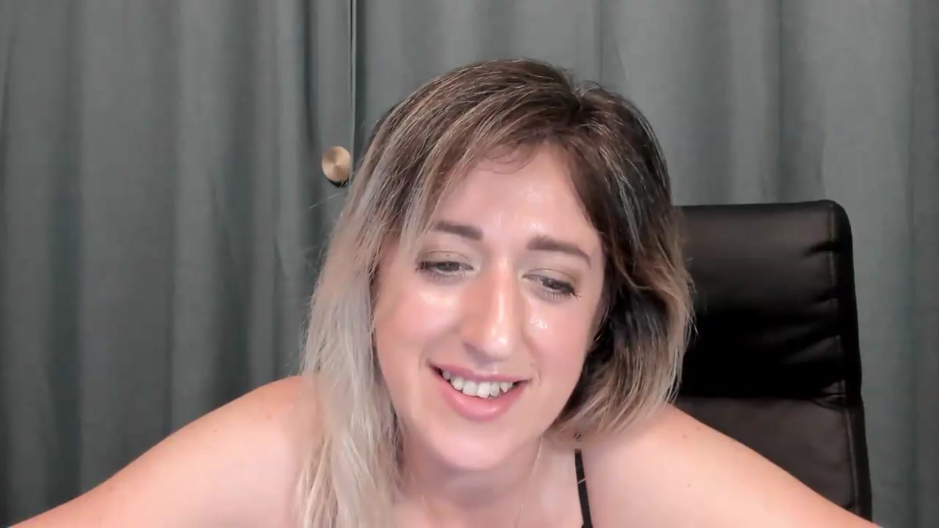 Gallery image thumbnail from SweetDelia_'s myfreecams stream on, 07/09/2026, 01:12 image 12 of 20