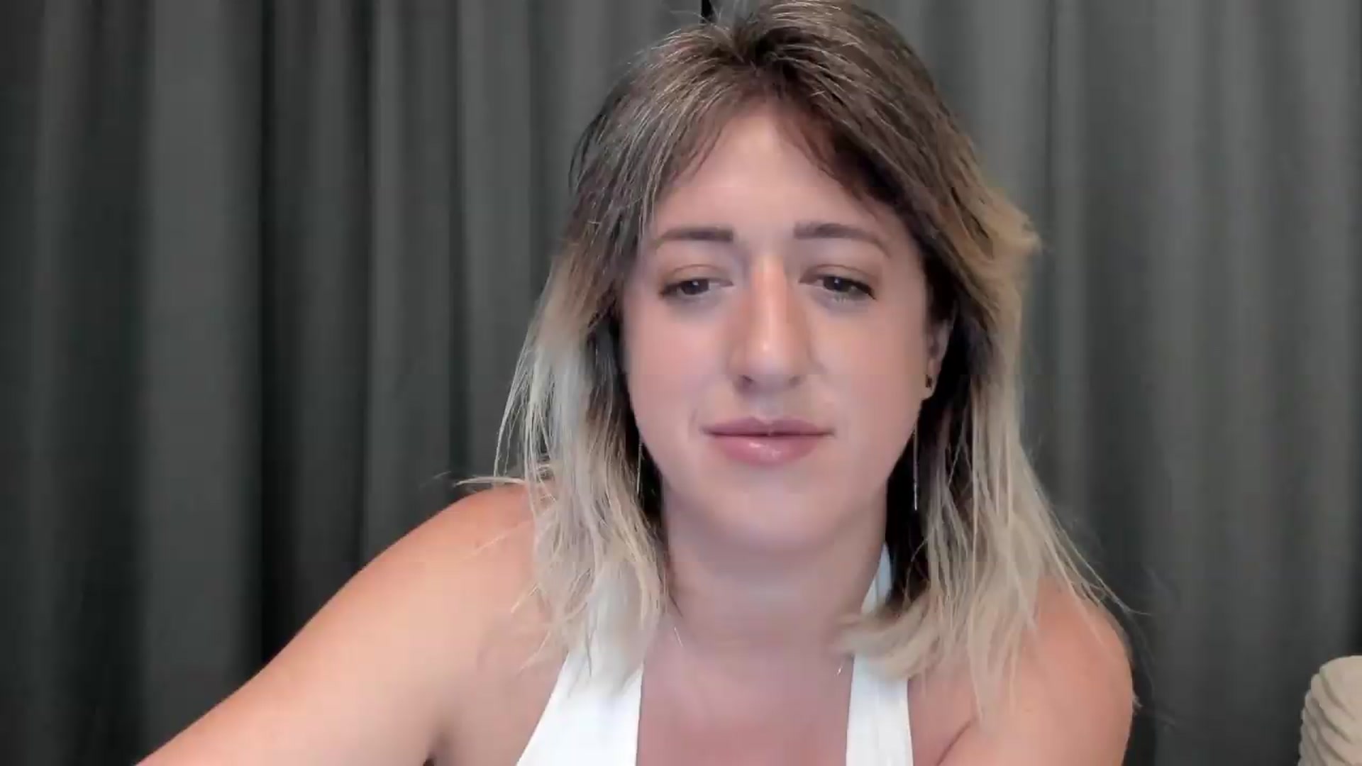 Gallery image thumbnail from SweetDelia_'s myfreecams stream on, 08/17/2026, 01:12 image 1 of 20