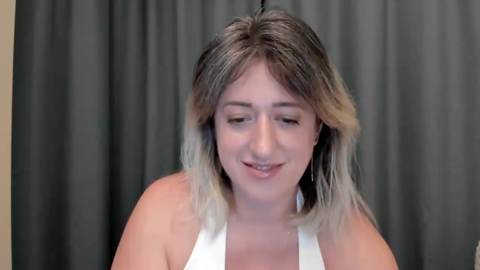 Gallery image thumbnail from SweetDelia_'s myfreecams stream on, 08/17/2026, 01:12 image 16 of 20