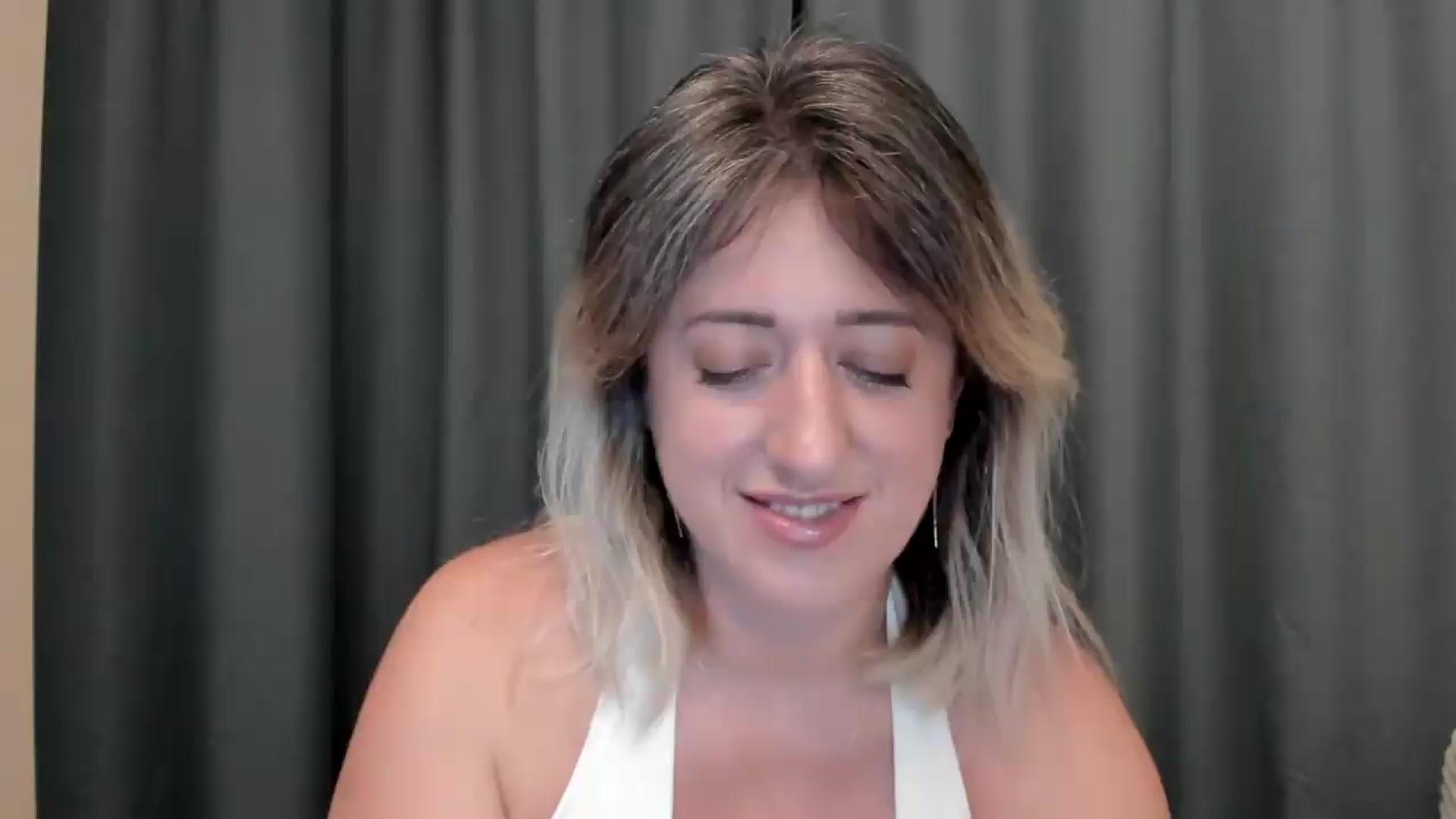 Gallery image thumbnail from SweetDelia_'s myfreecams stream on, 08/17/2026, 01:12 image 17 of 20