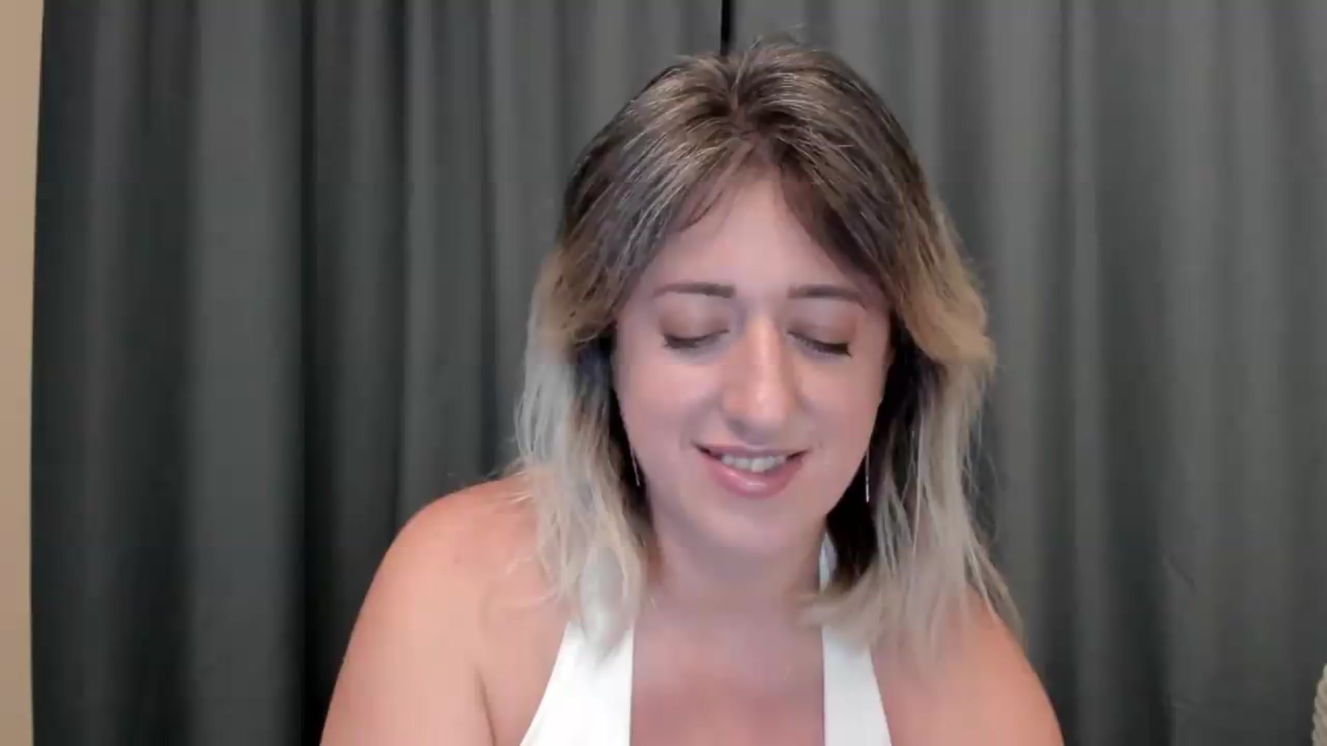 Gallery image thumbnail from SweetDelia_'s myfreecams stream on, 08/17/2026, 01:12 image 18 of 20