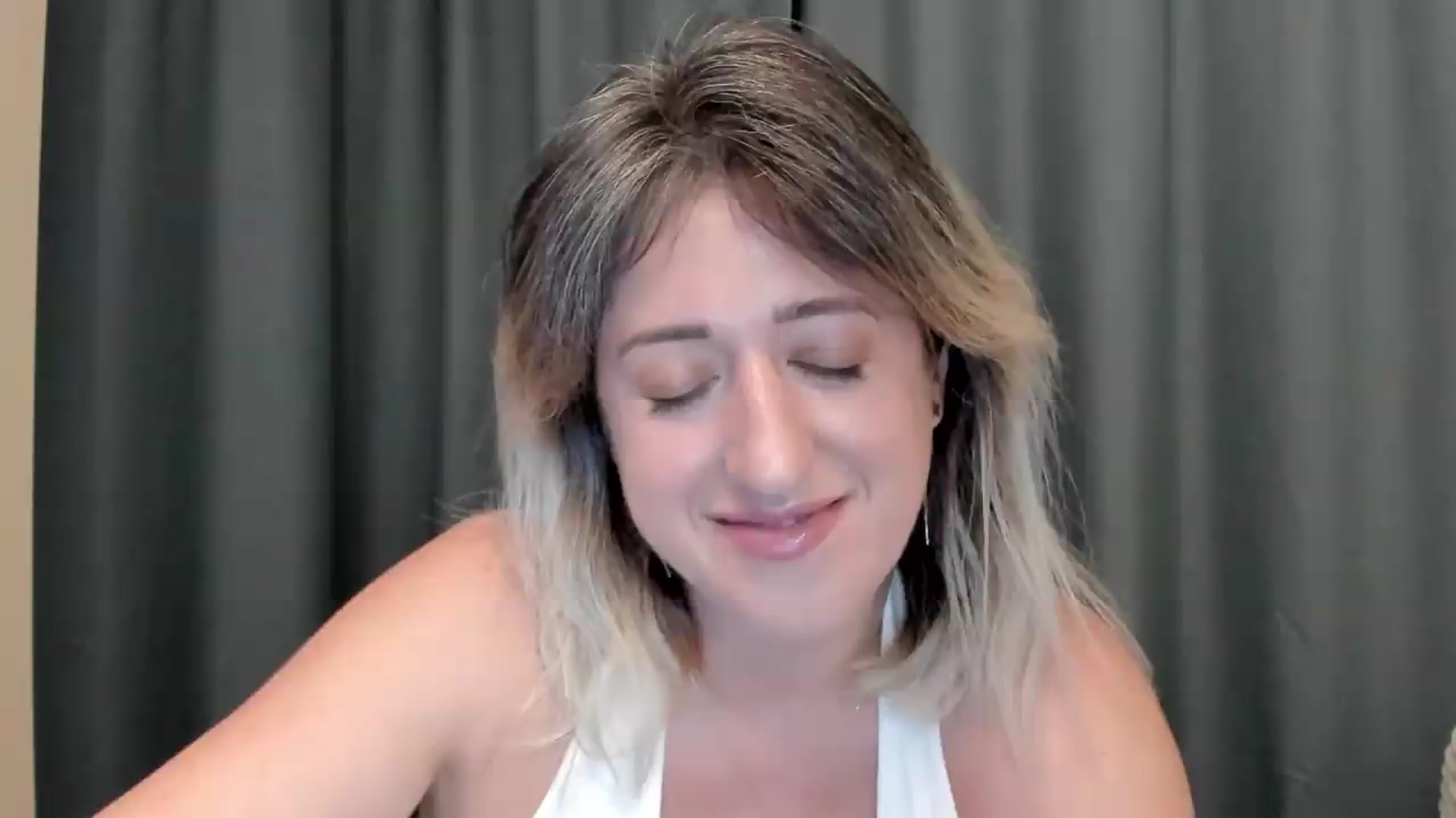 Gallery image thumbnail from SweetDelia_'s myfreecams stream on, 08/17/2026, 01:12 image 14 of 20