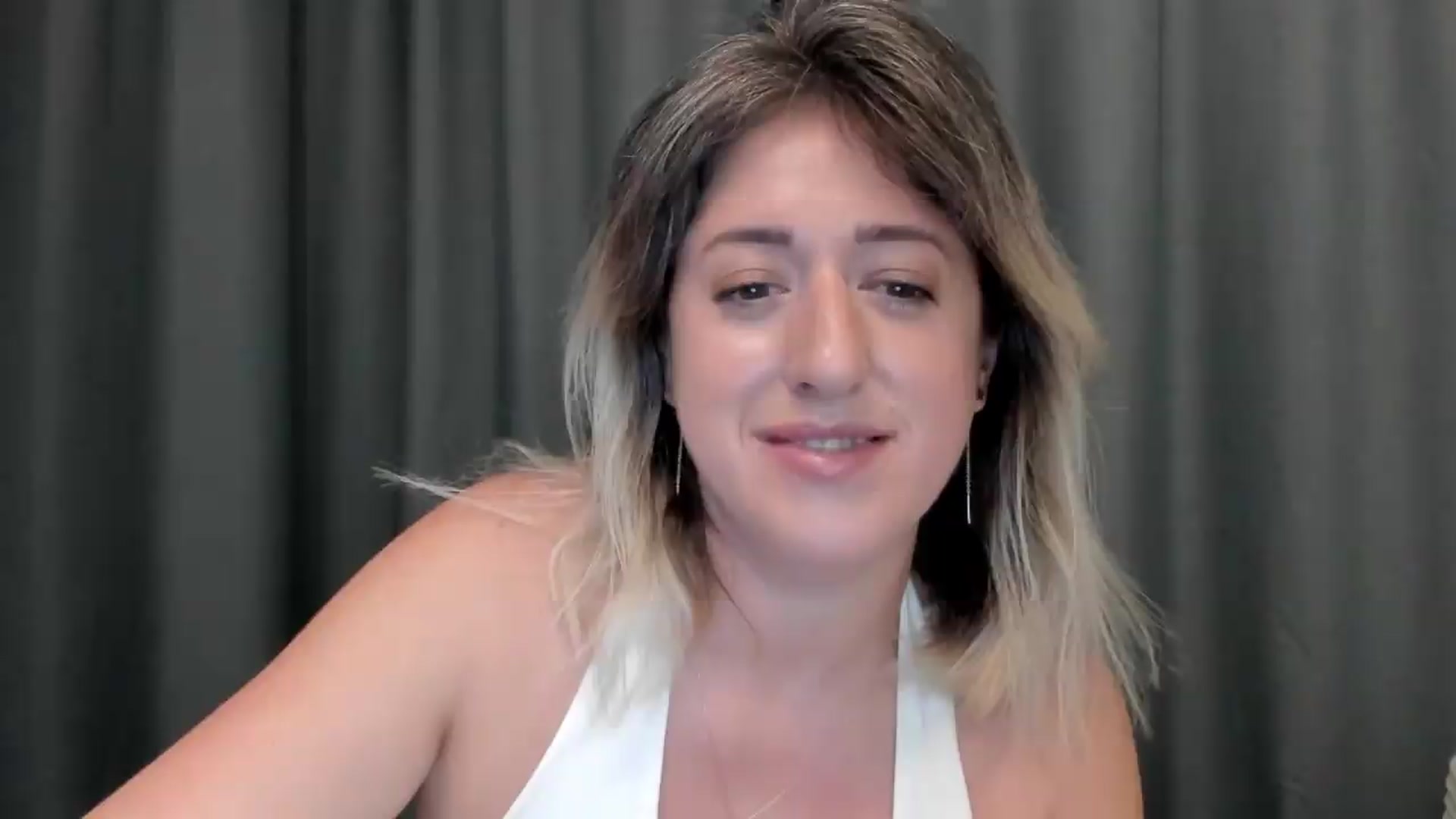Gallery image thumbnail from SweetDelia_'s myfreecams stream on, 08/17/2026, 02:43 image 19 of 20