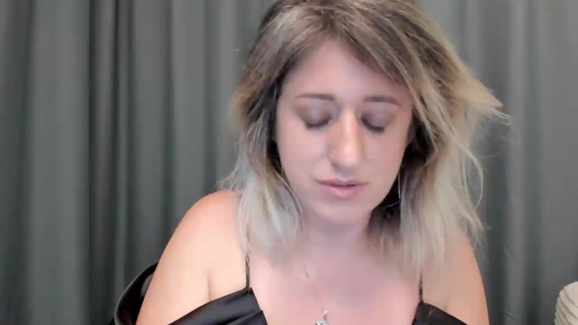 Gallery image thumbnail from SweetDelia_'s myfreecams stream on, 08/18/2026, 01:29 image 16 of 20