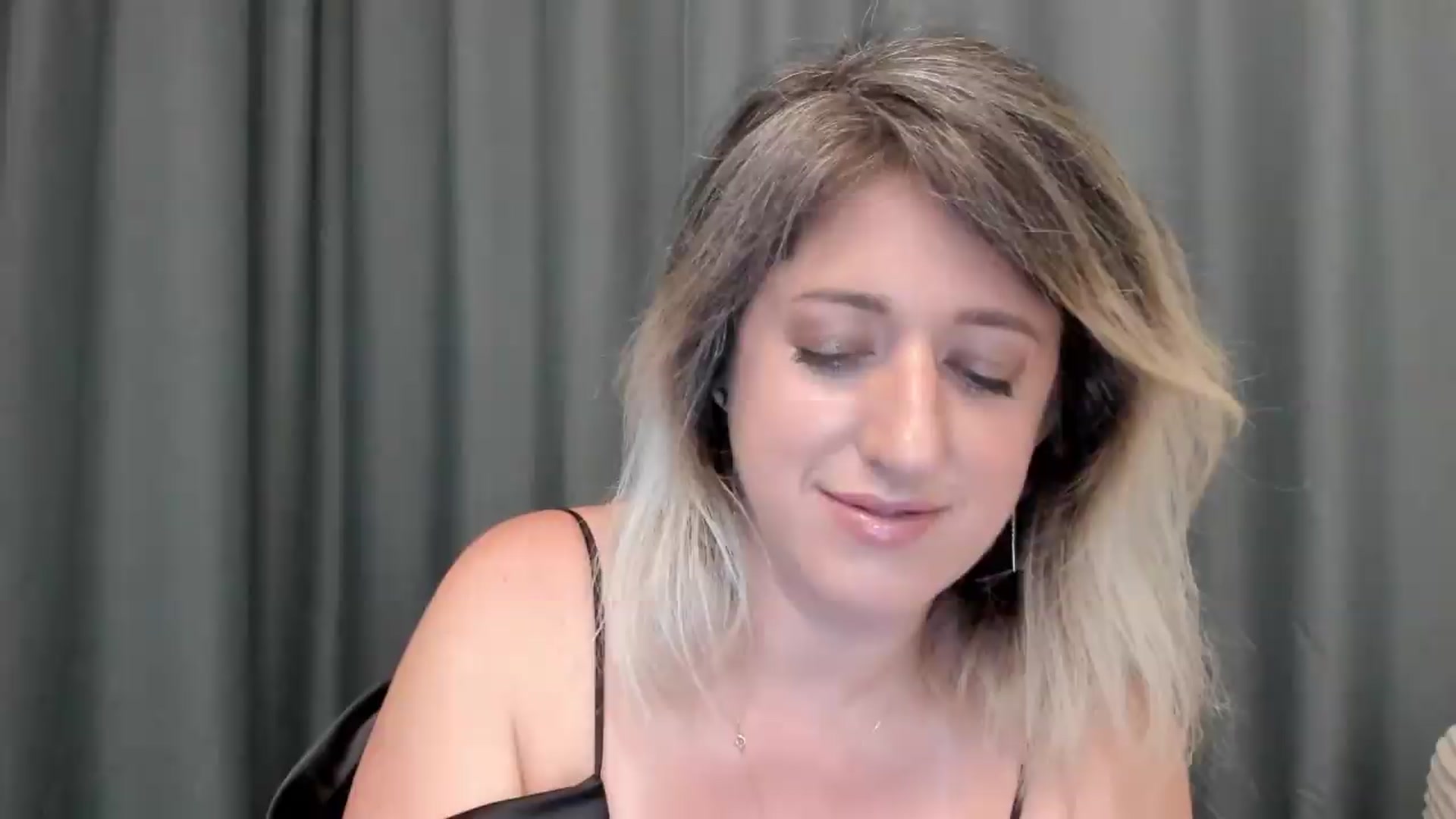 Gallery image thumbnail from SweetDelia_'s myfreecams stream on, 08/18/2026, 01:29 image 4 of 20