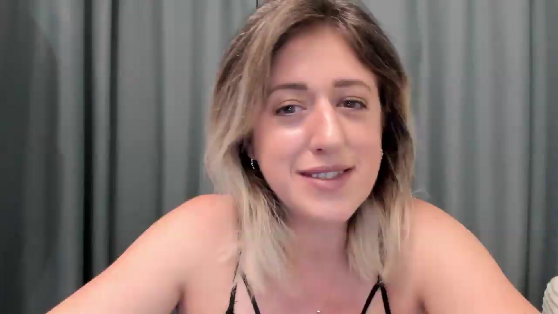 Gallery image thumbnail from SweetDelia_'s myfreecams stream on, 08/19/2026, 23:56 image 3 of 20