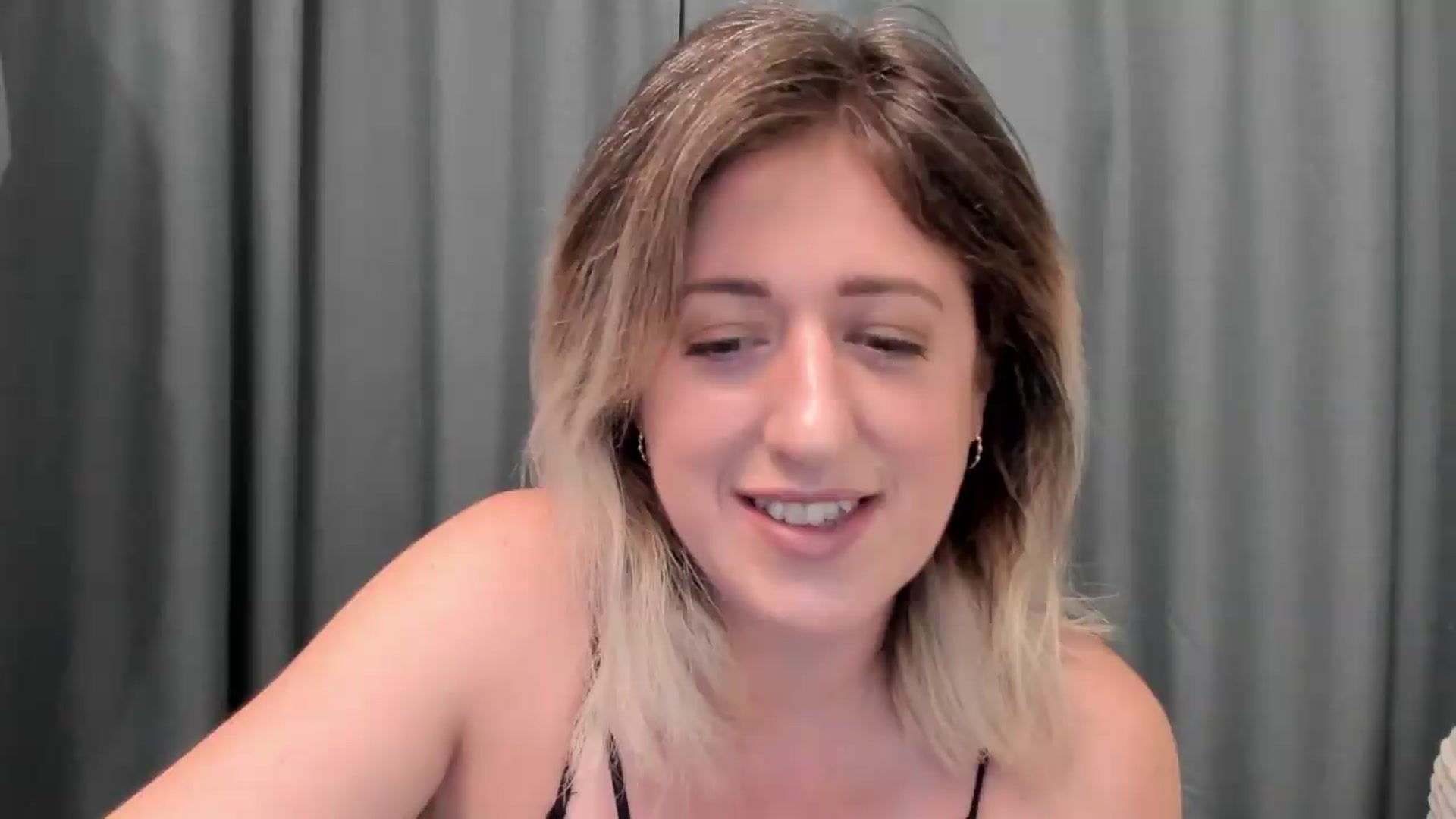 Gallery image thumbnail from SweetDelia_'s myfreecams stream on, 08/19/2026, 23:56 image 9 of 20