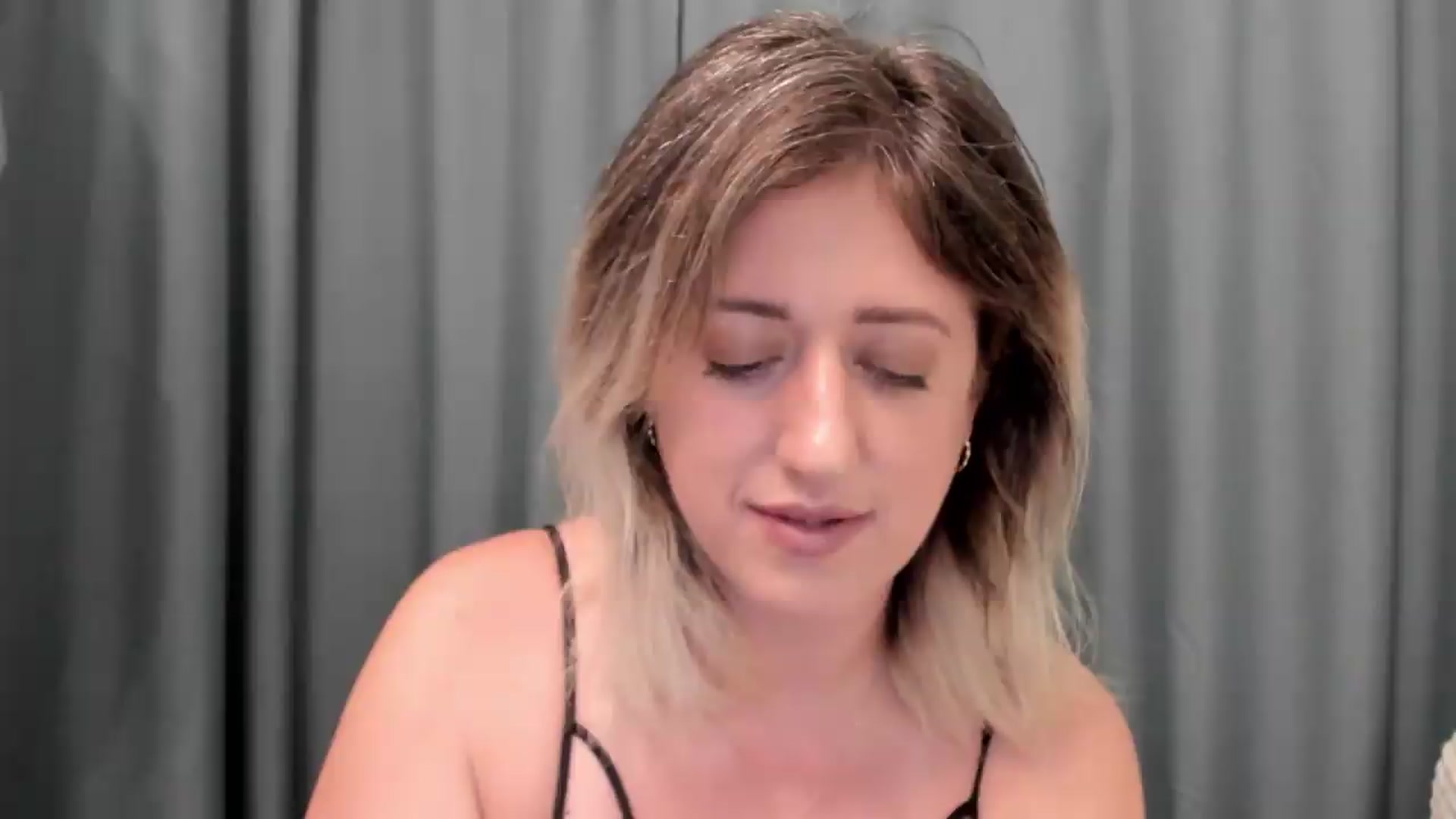 Gallery image thumbnail from SweetDelia_'s myfreecams stream on, 08/19/2026, 23:56 image 18 of 20