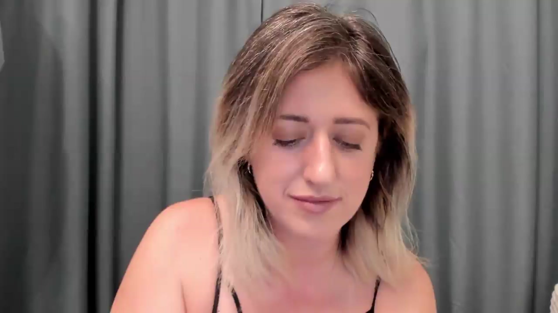 Gallery image thumbnail from SweetDelia_'s myfreecams stream on, 08/19/2026, 23:56 image 20 of 20