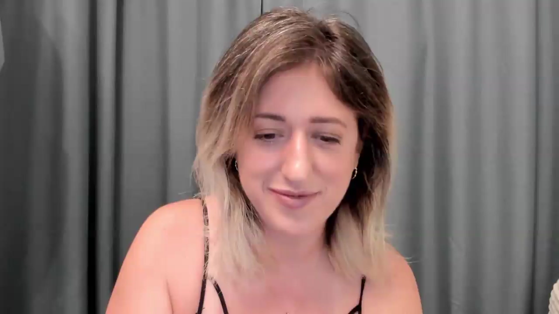 Gallery image thumbnail from SweetDelia_'s myfreecams stream on, 08/19/2026, 23:56 image 10 of 20