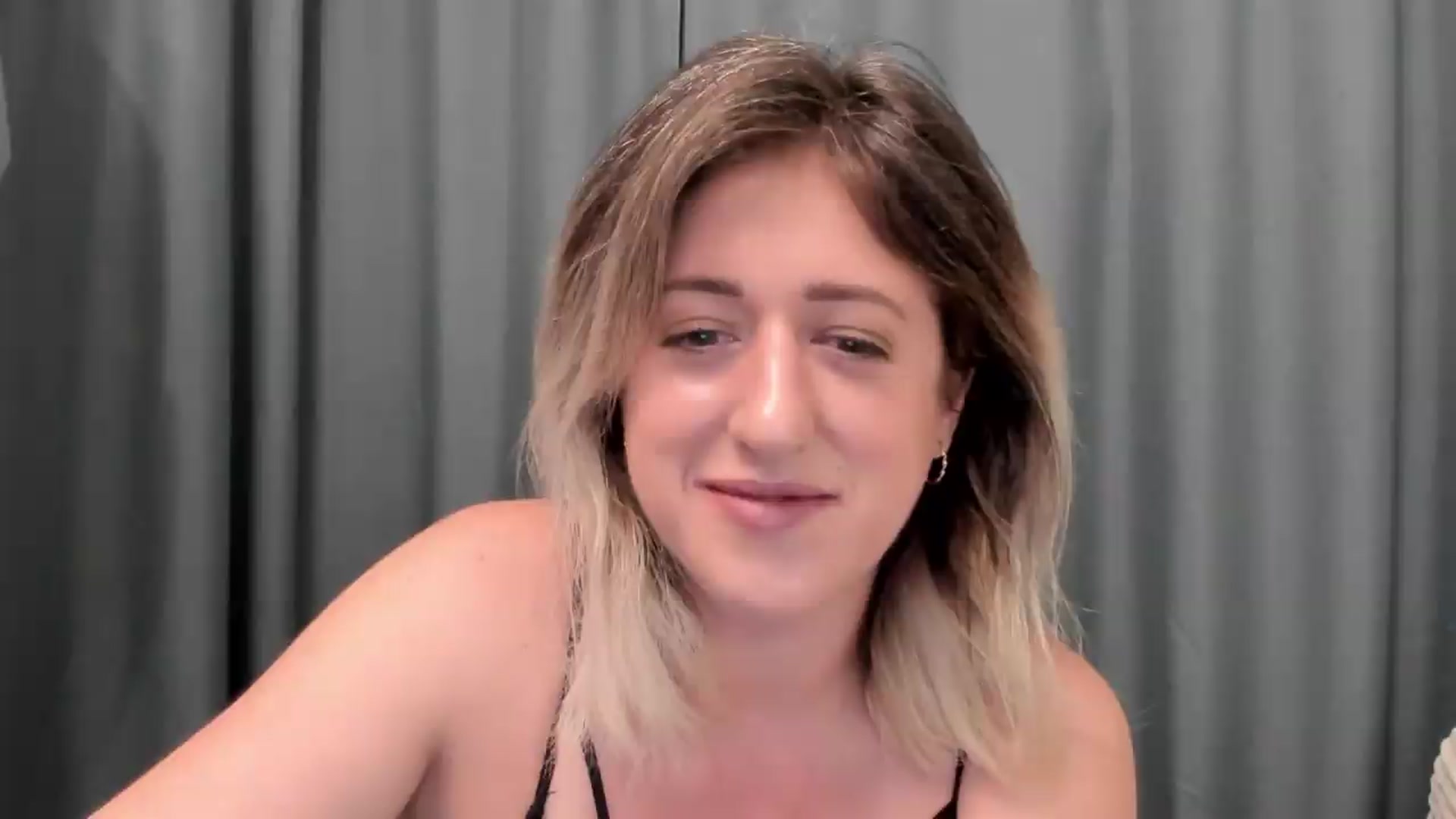 Gallery image thumbnail from SweetDelia_'s myfreecams stream on, 08/19/2026, 23:56 image 15 of 20