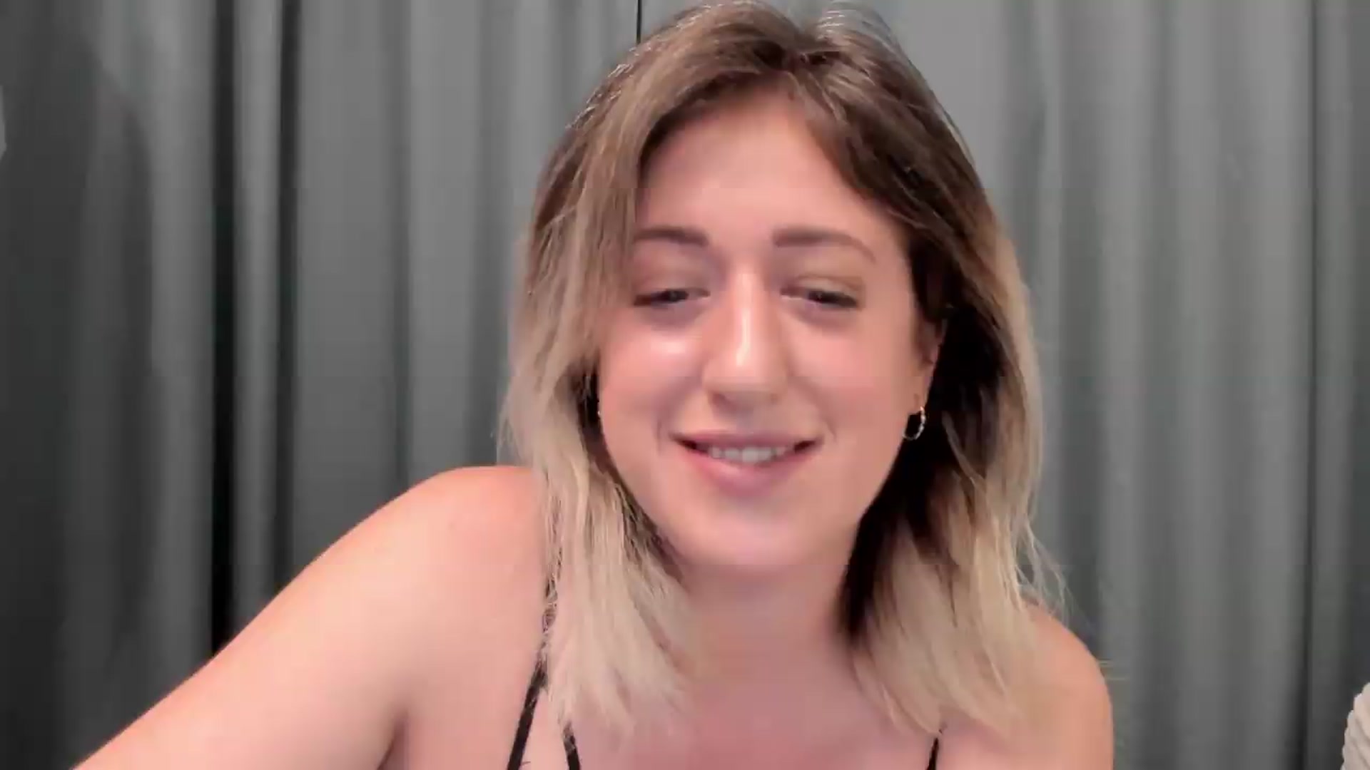 Gallery image thumbnail from SweetDelia_'s myfreecams stream on, 08/19/2026, 23:56 image 16 of 20