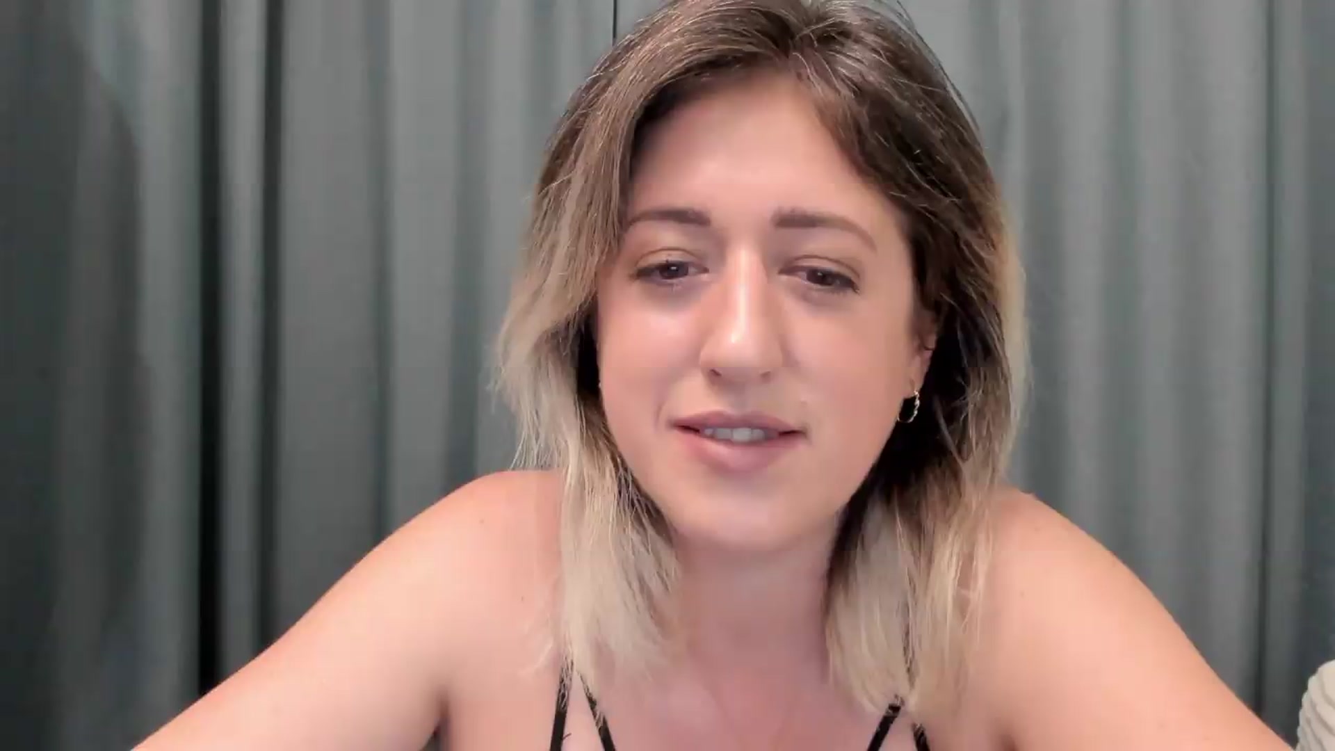 Gallery image thumbnail from SweetDelia_'s myfreecams stream on, 08/19/2026, 23:56 image 4 of 20