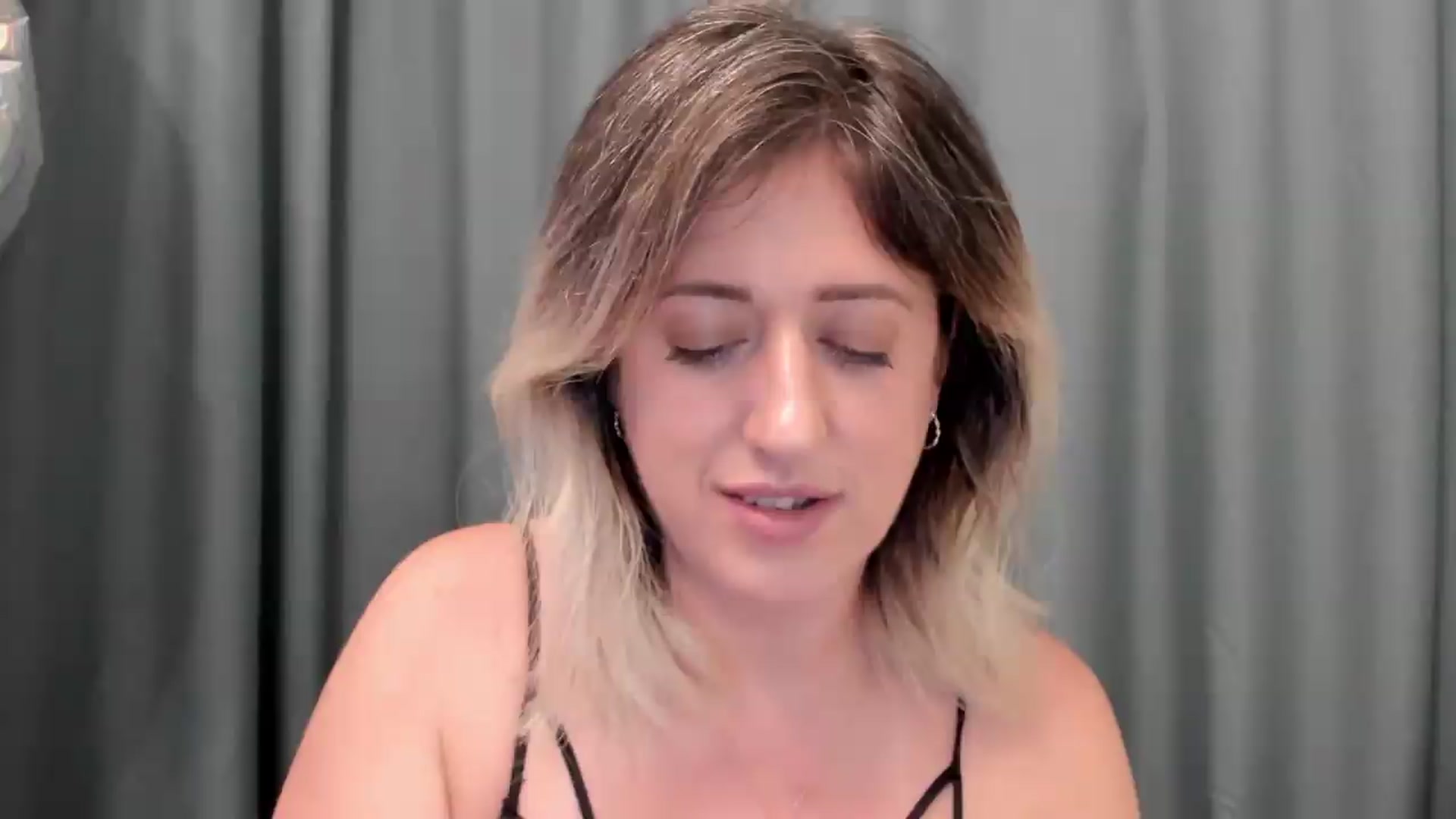 Gallery image thumbnail from SweetDelia_'s myfreecams stream on, 08/20/2026, 02:00 image 4 of 20