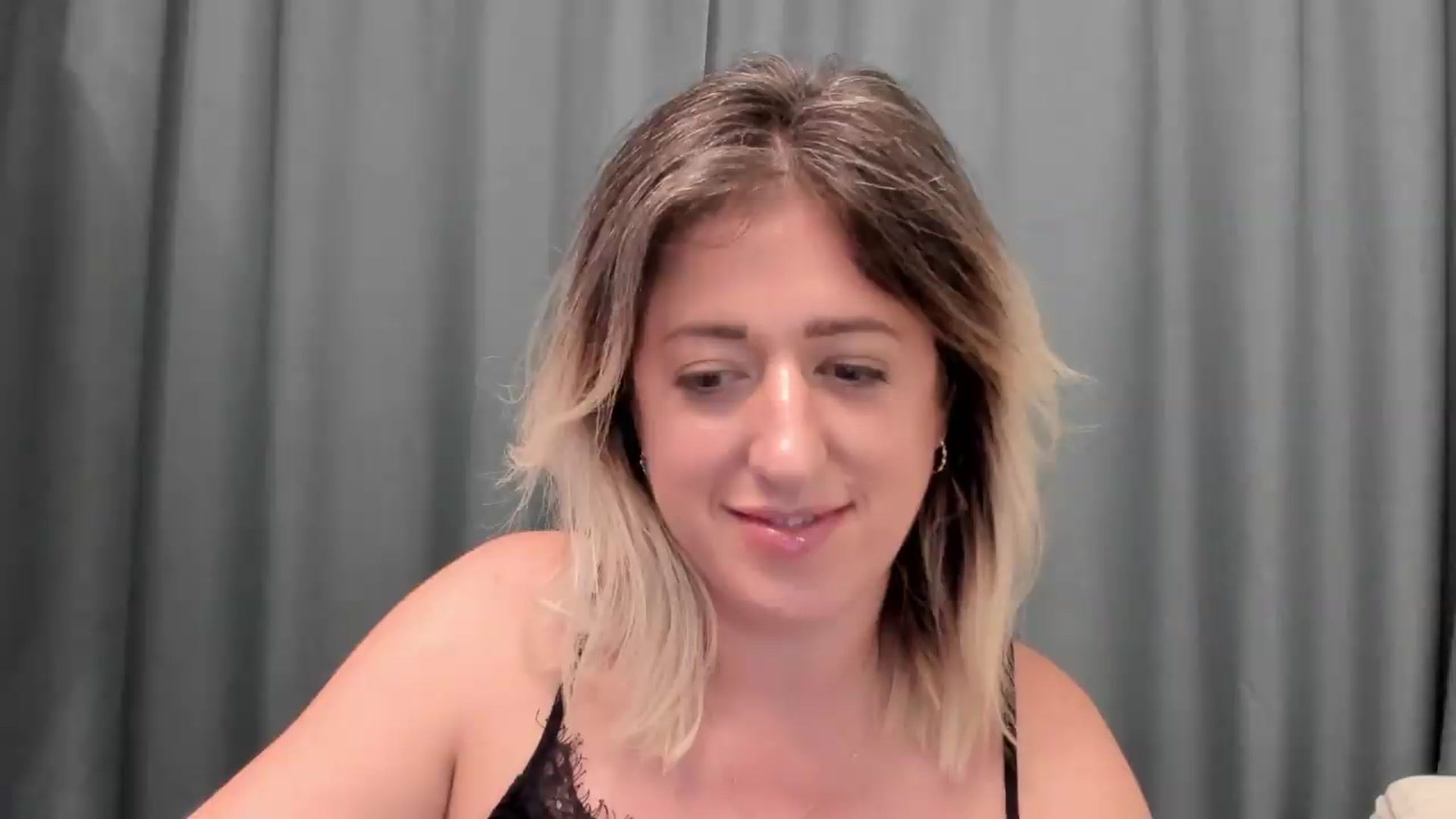 Gallery image thumbnail from SweetDelia_'s myfreecams stream on, 08/21/2026, 24:18 image 18 of 20
