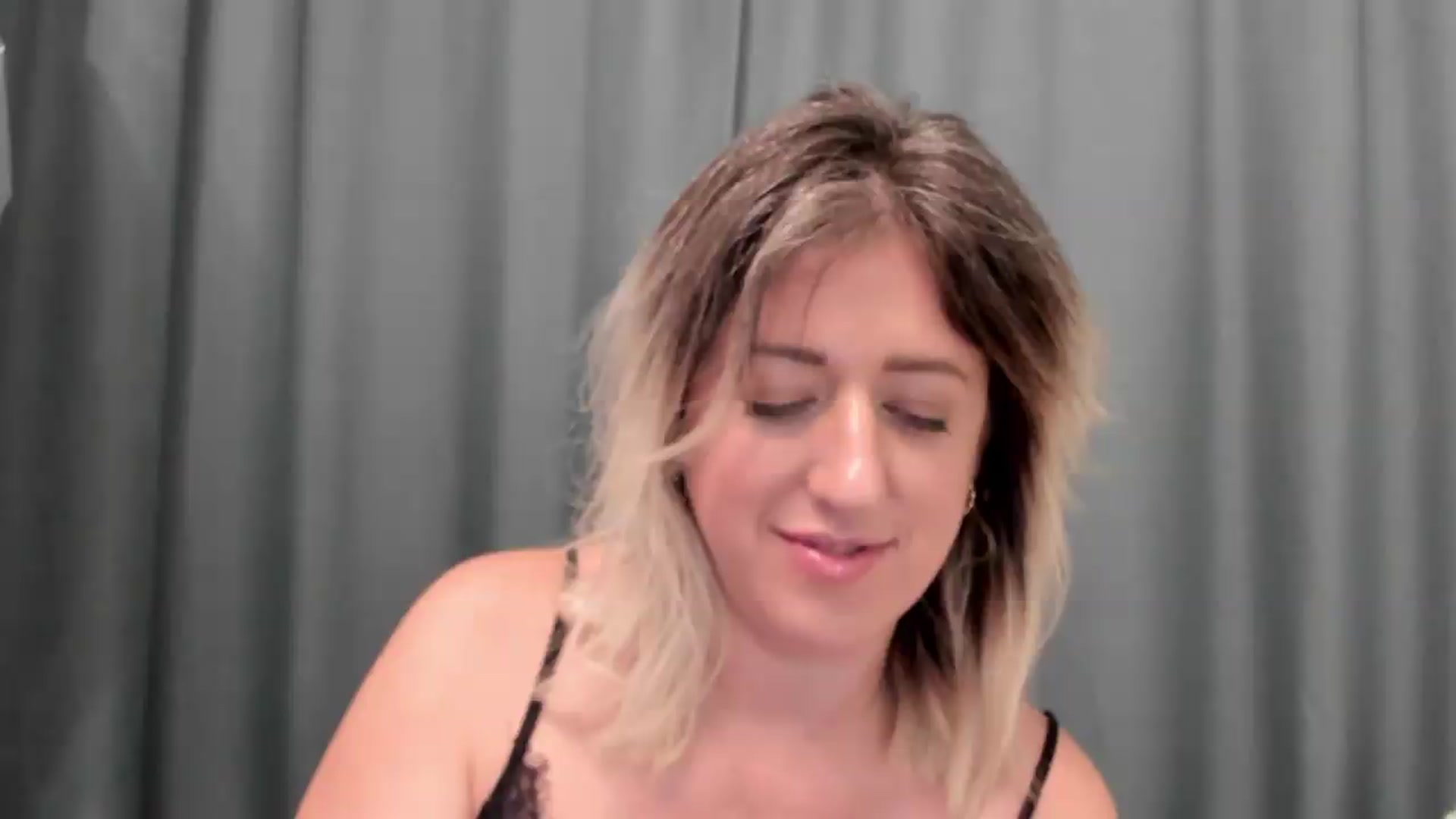 Gallery image thumbnail from SweetDelia_'s myfreecams stream on, 08/21/2026, 24:18 image 17 of 20