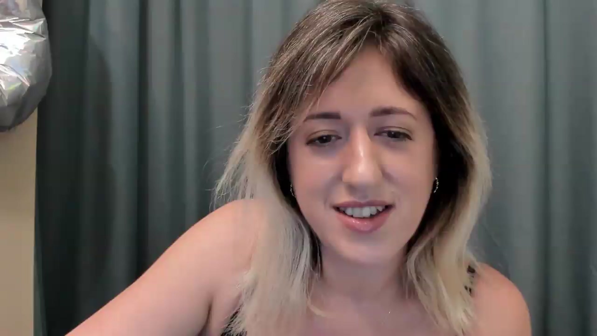 Gallery image thumbnail from SweetDelia_'s myfreecams stream on, 08/27/2026, 01:41 image 4 of 20