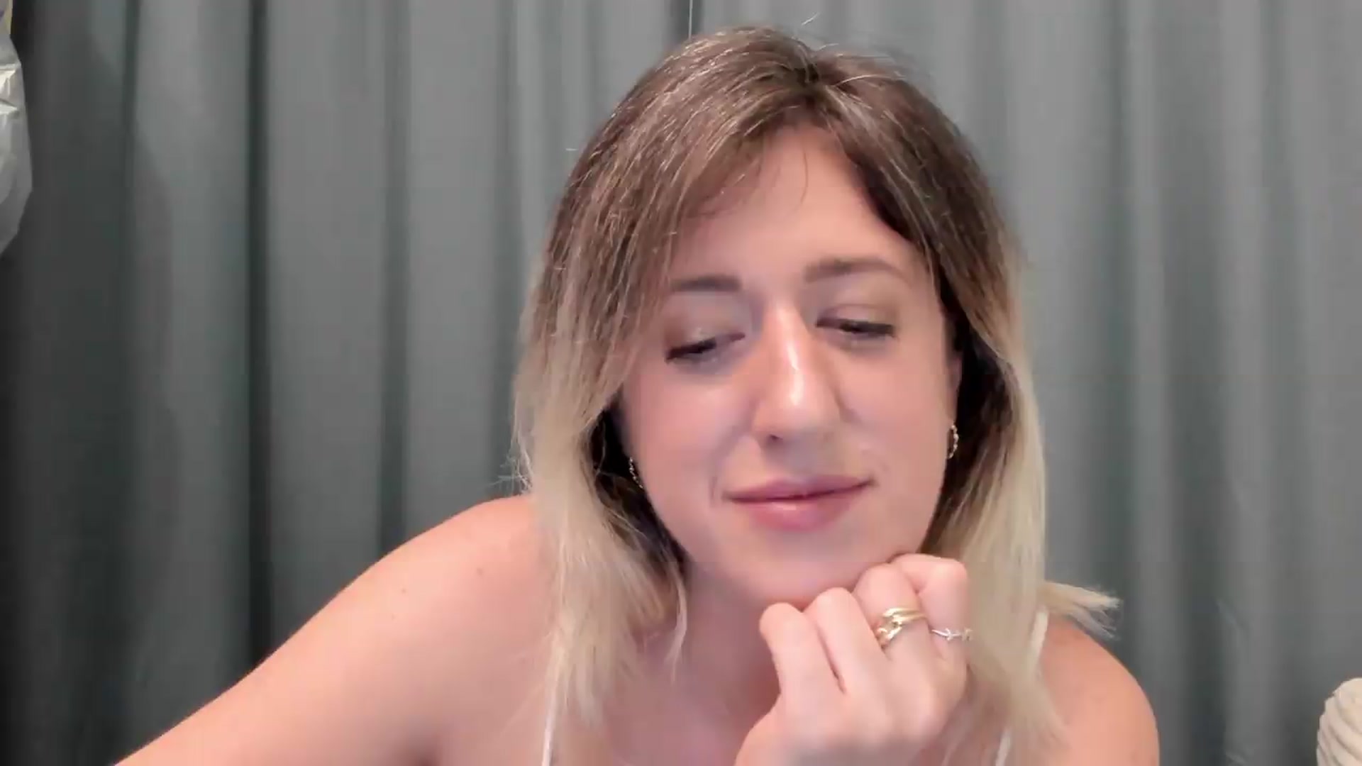 Gallery image thumbnail from SweetDelia_'s myfreecams stream on, 08/28/2026, 24:29 image 4 of 20