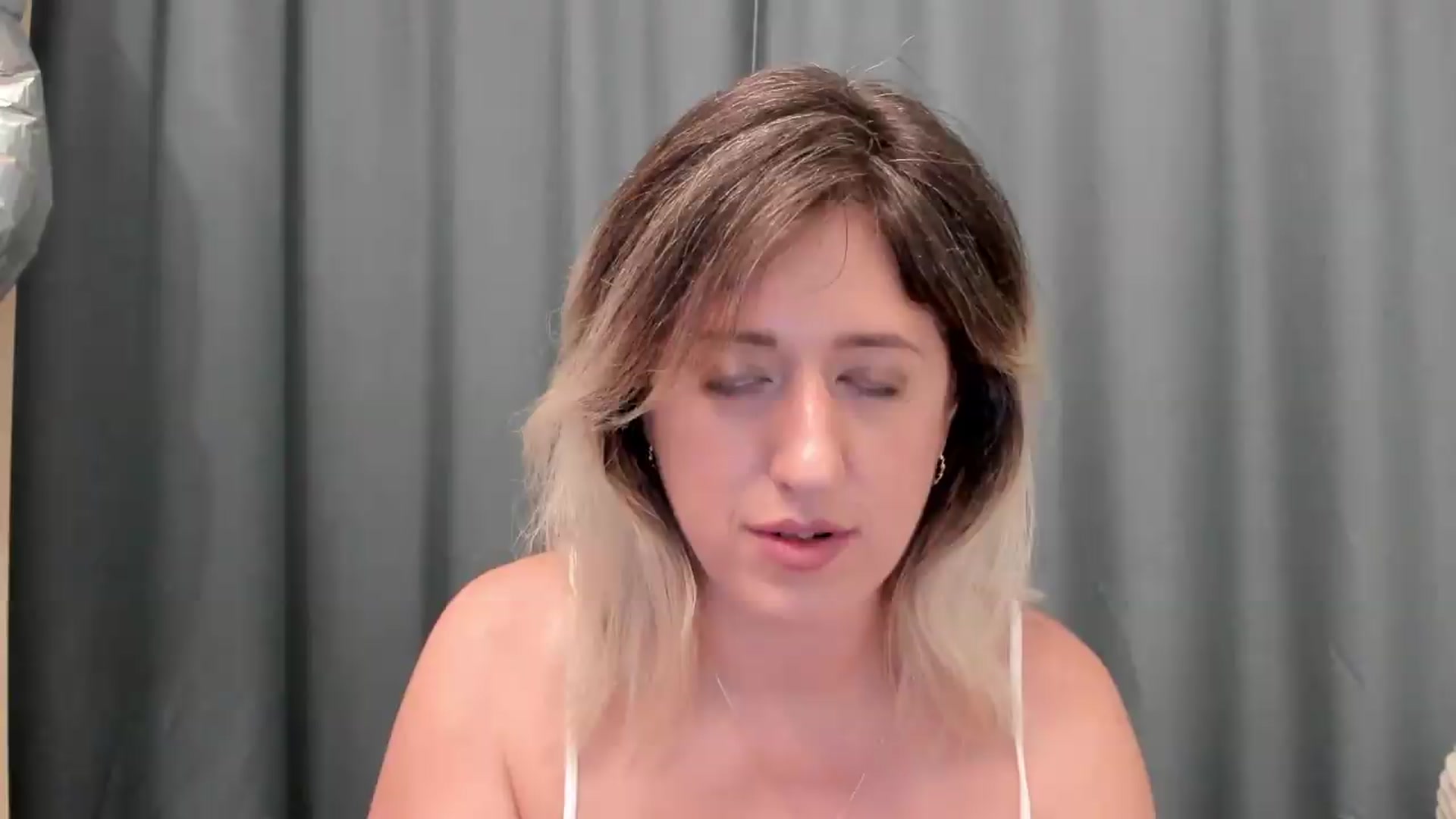 Gallery image thumbnail from SweetDelia_'s myfreecams stream on, 08/28/2026, 24:29 image 10 of 20