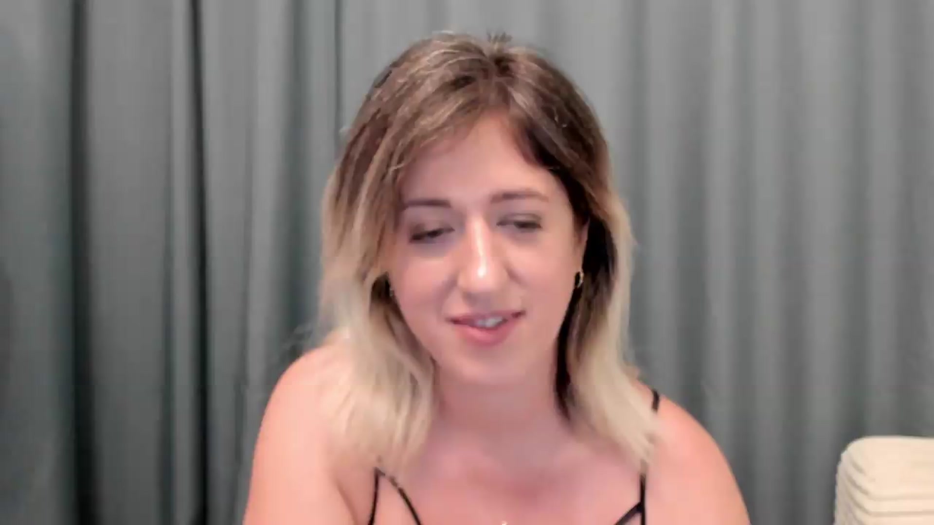 Gallery image thumbnail from SweetDelia_'s myfreecams stream on, 08/29/2026, 01:19 image 9 of 20