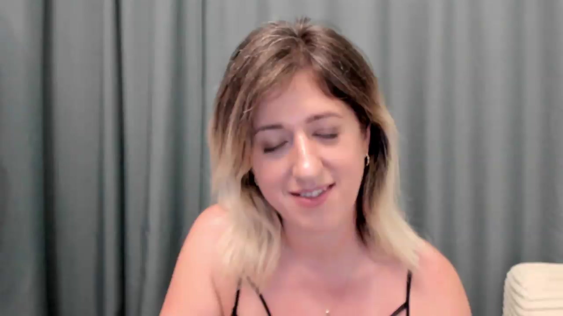 Gallery image thumbnail from SweetDelia_'s myfreecams stream on, 08/29/2026, 01:19 image 7 of 20