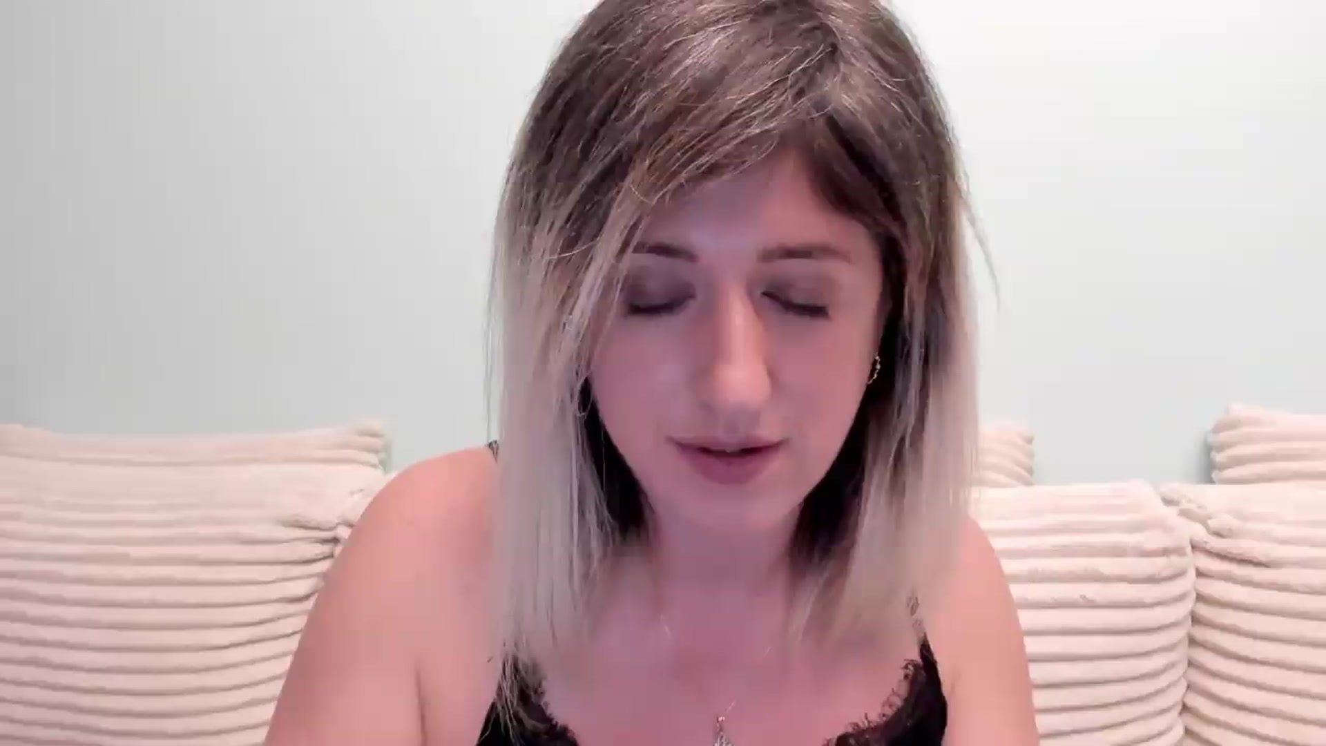 Gallery image thumbnail from SweetDelia_'s myfreecams stream on, 08/31/2026, 01:01 image 17 of 20