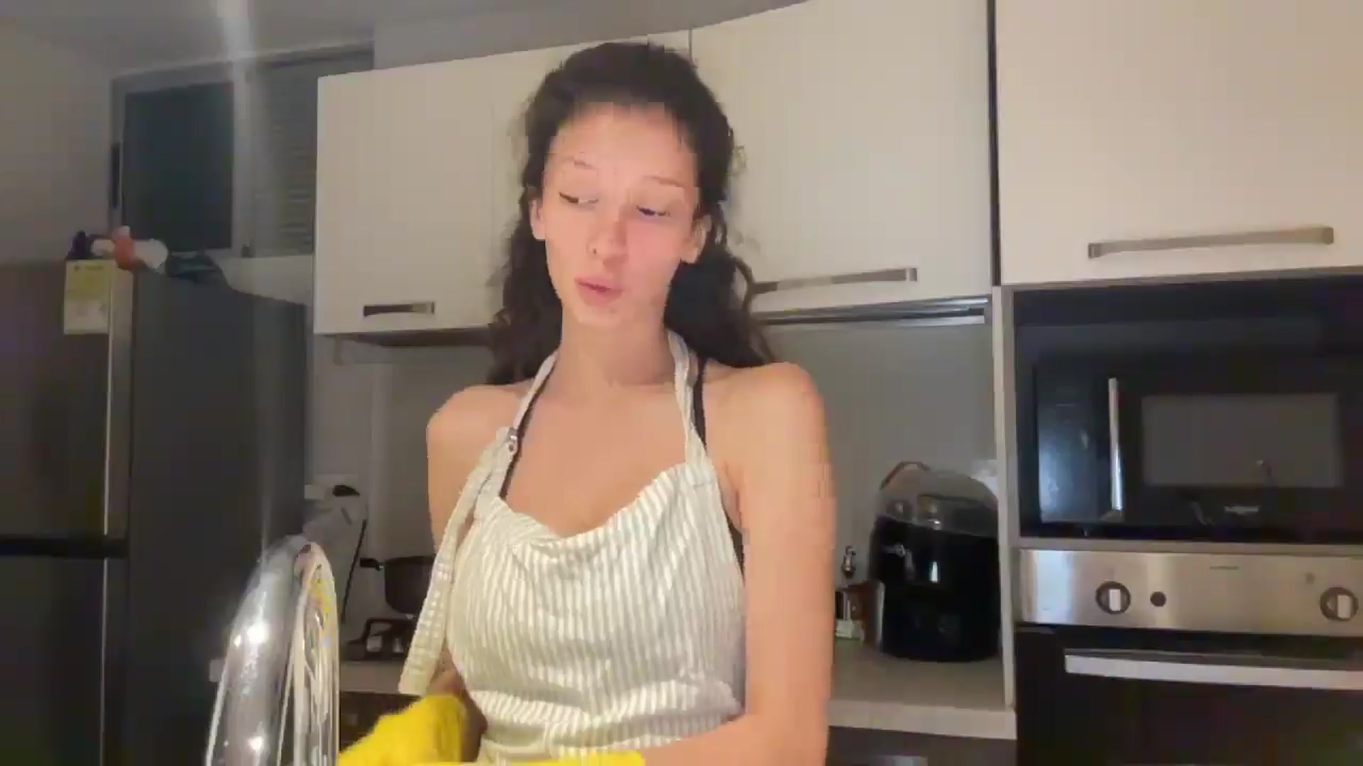 Gallery image thumbnail from SweetEllie's myfreecams stream on, 02/18/2026, 04:57 image 18 of 20