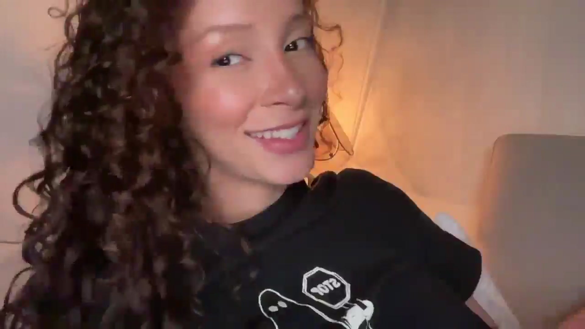 Gallery image thumbnail from SweetEllie's myfreecams stream on, 03/04/2026, 04:24 image 14 of 20