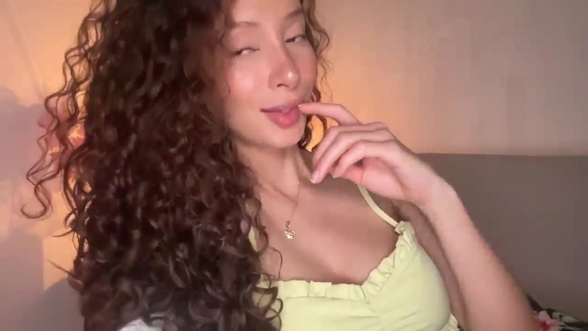 Gallery image thumbnail from SweetEllie's myfreecams stream on, 03/05/2026, 05:34 image 5 of 20