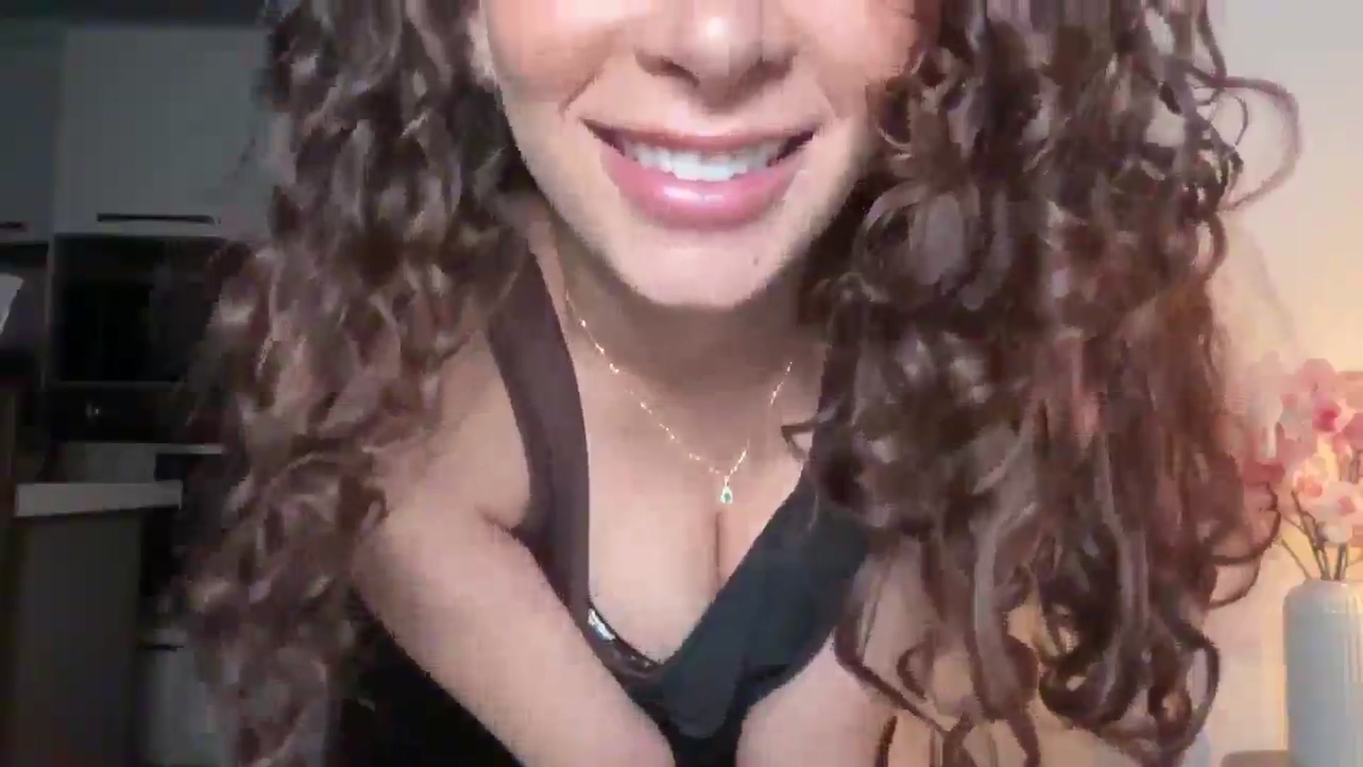 Gallery image thumbnail from SweetEllie's myfreecams stream on, 03/14/2026, 01:44 image 8 of 20
