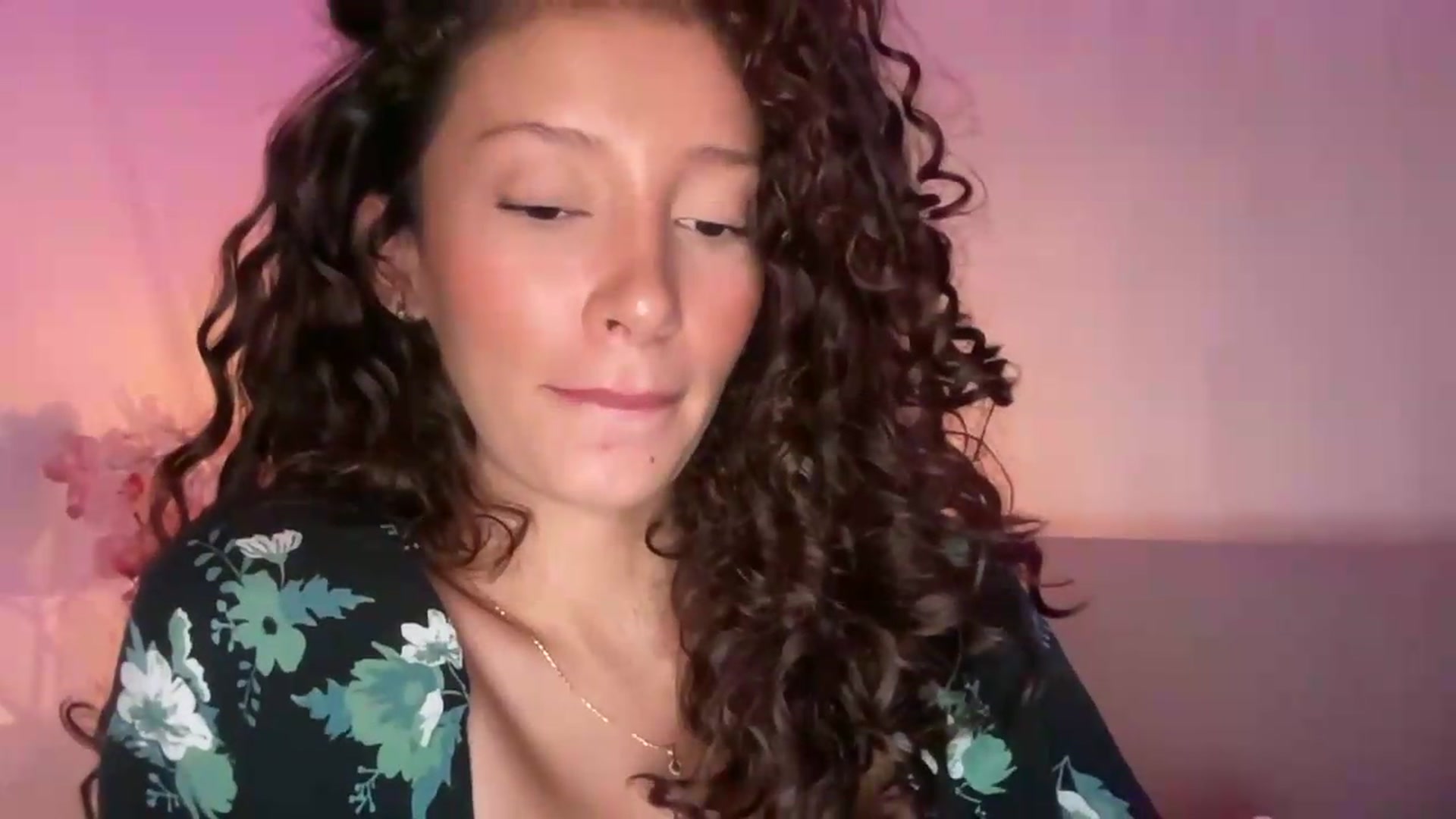 Gallery image thumbnail from SweetEllie's myfreecams stream on, 05/24/2026, 04:07 image 2 of 20