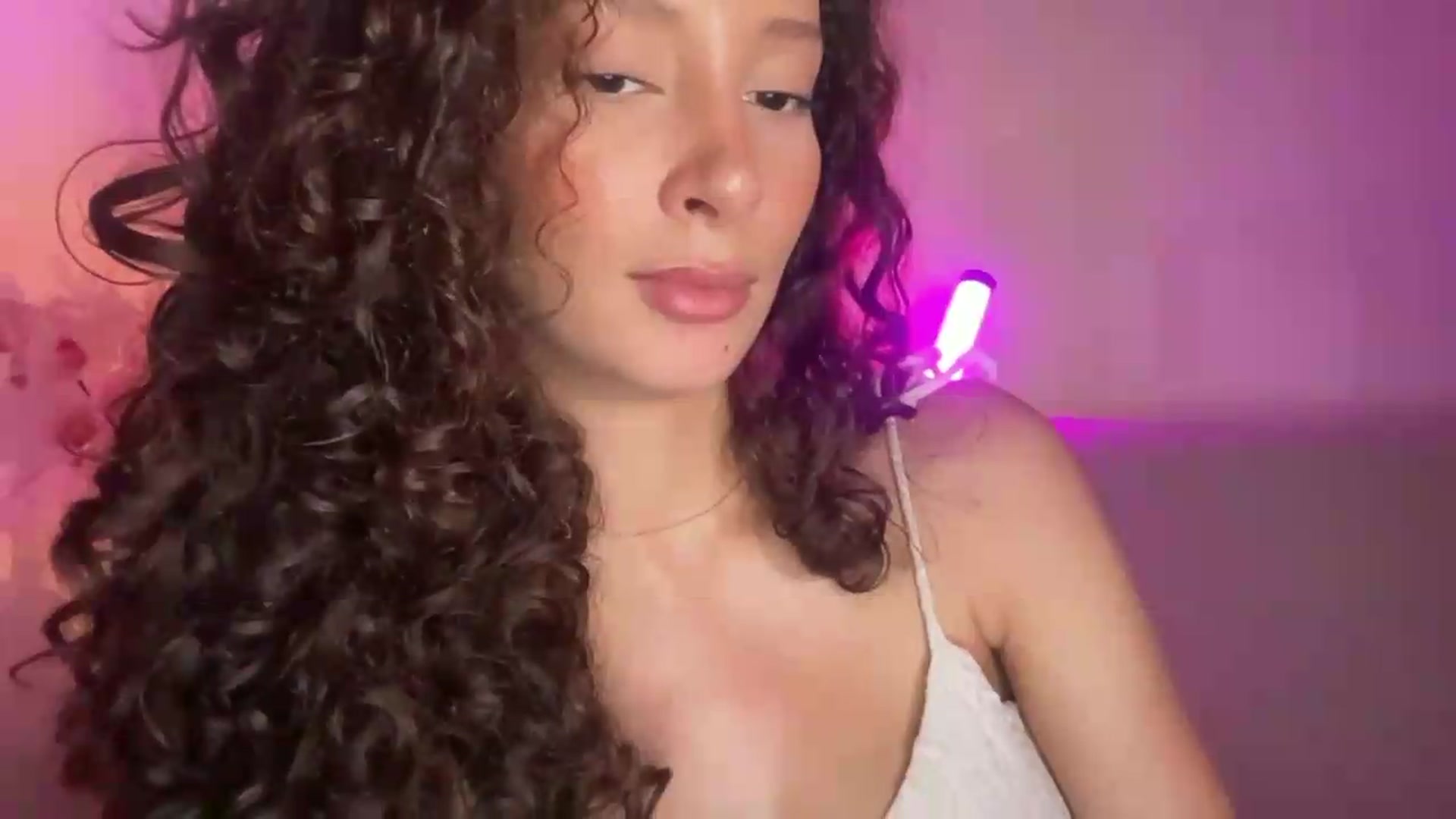 Gallery image thumbnail from SweetEllie's myfreecams stream on, 05/26/2026, 02:50 image 17 of 20