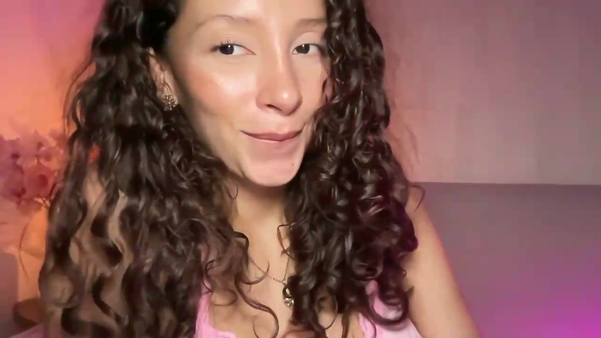 Gallery image thumbnail from SweetEllie's myfreecams stream on, 05/31/2026, 07:28 image 17 of 20
