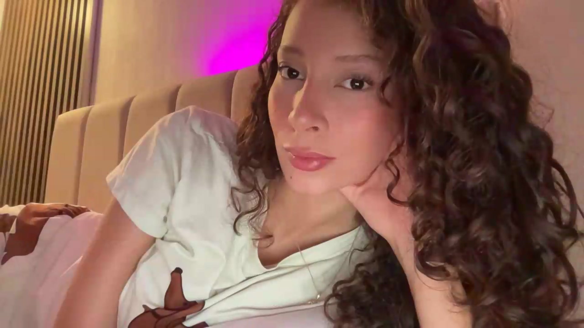 Gallery image thumbnail from SweetEllie's myfreecams stream on, 06/04/2026, 04:18 image 3 of 20