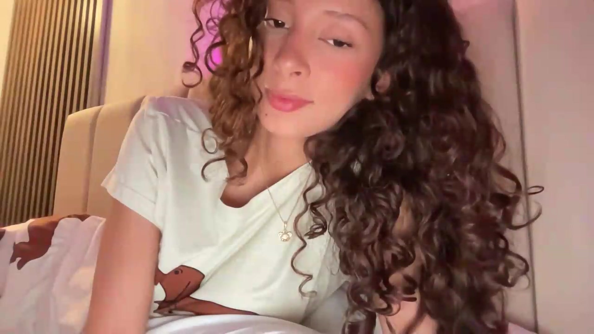 Gallery image thumbnail from SweetEllie's myfreecams stream on, 06/04/2026, 04:18 image 6 of 20