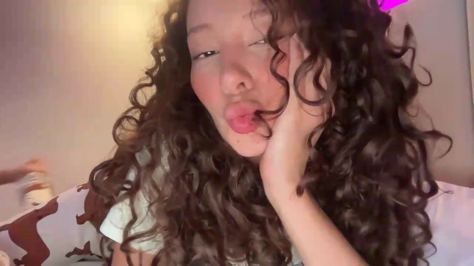Gallery image thumbnail from SweetEllie's myfreecams stream on, 06/04/2026, 04:18 image 13 of 20