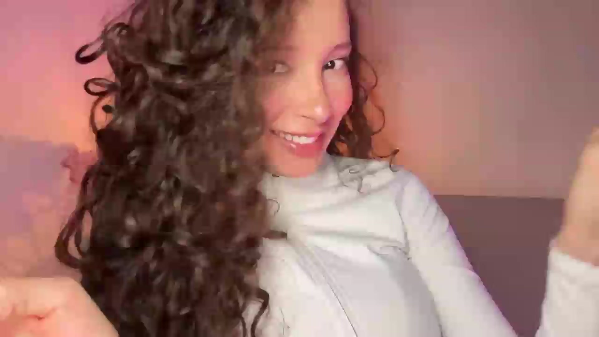 Gallery image thumbnail from SweetEllie's myfreecams stream on, 06/07/2026, 06:33 image 1 of 20