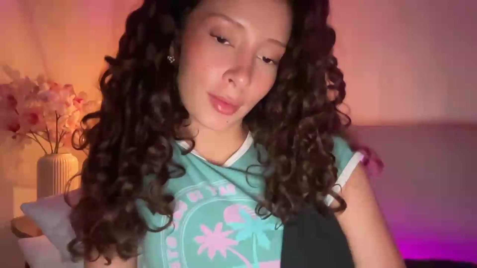 Gallery image thumbnail from SweetEllie's myfreecams stream on, 06/09/2026, 03:50 image 2 of 20