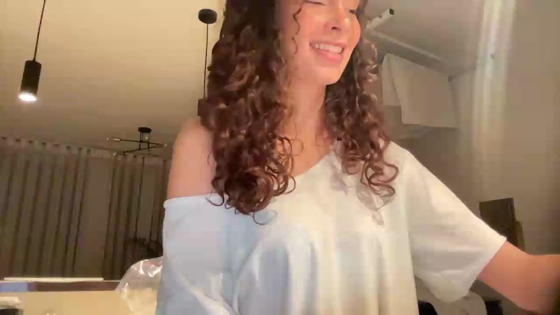 Gallery image thumbnail from SweetEllie's myfreecams stream on, 06/16/2026, 08:04 image 17 of 20