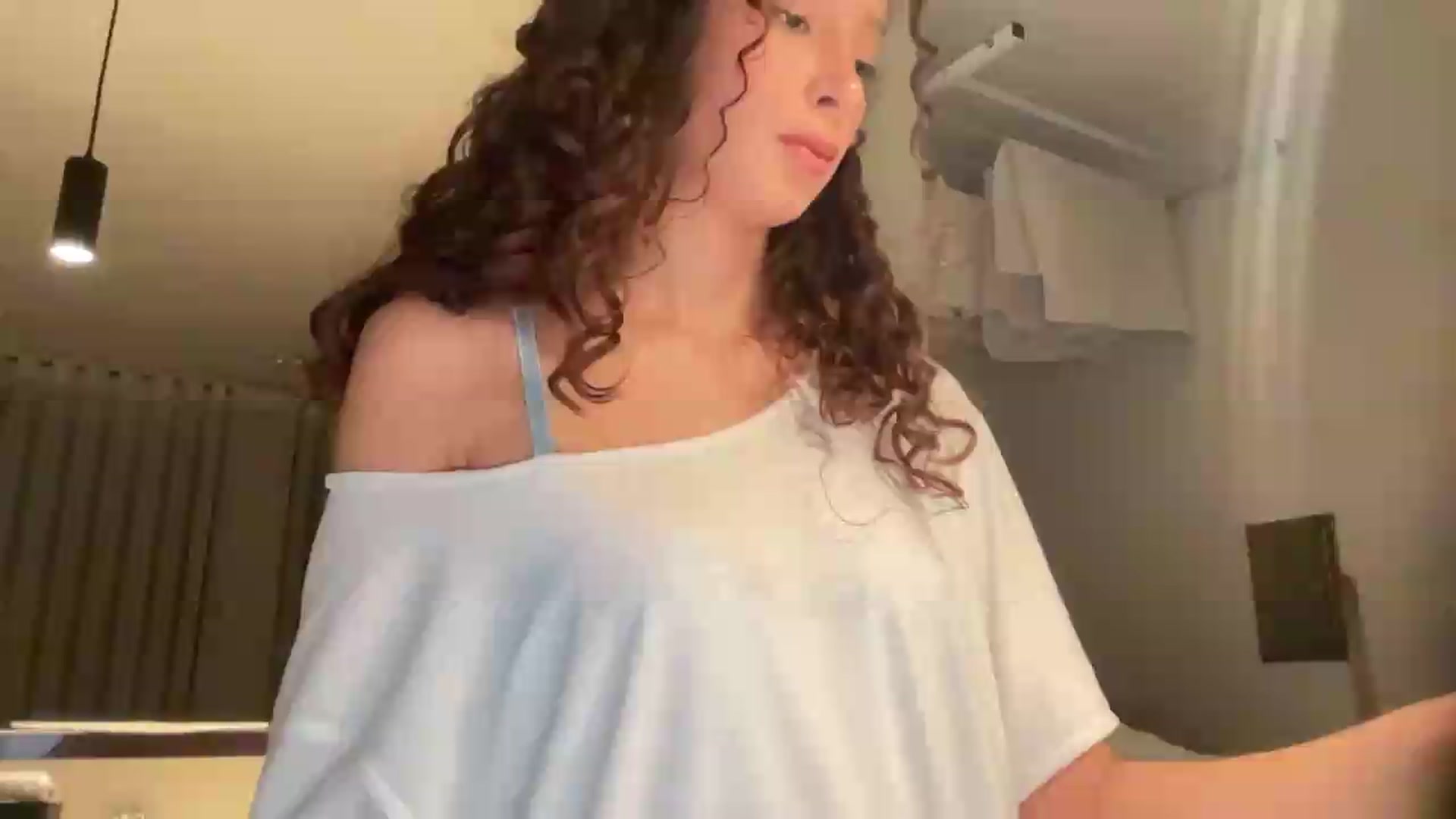 Gallery image thumbnail from SweetEllie's myfreecams stream on, 06/16/2026, 08:04 image 8 of 20