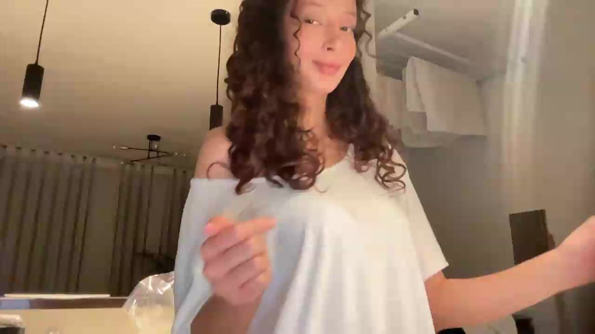 Gallery image thumbnail from SweetEllie's myfreecams stream on, 06/16/2026, 08:04 image 5 of 20