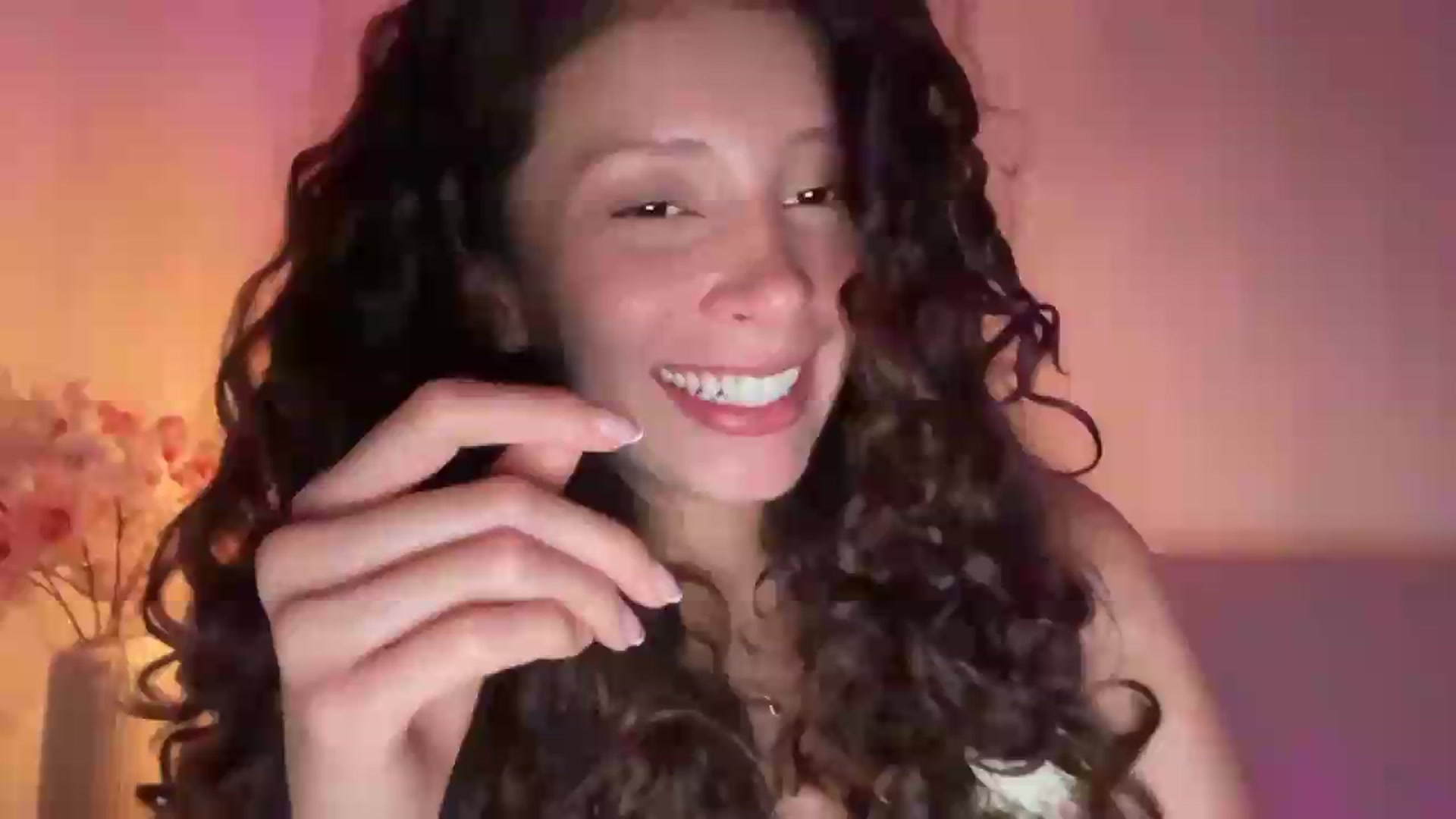 Gallery image thumbnail from SweetEllie's myfreecams stream on, 06/19/2026, 06:41 image 15 of 20